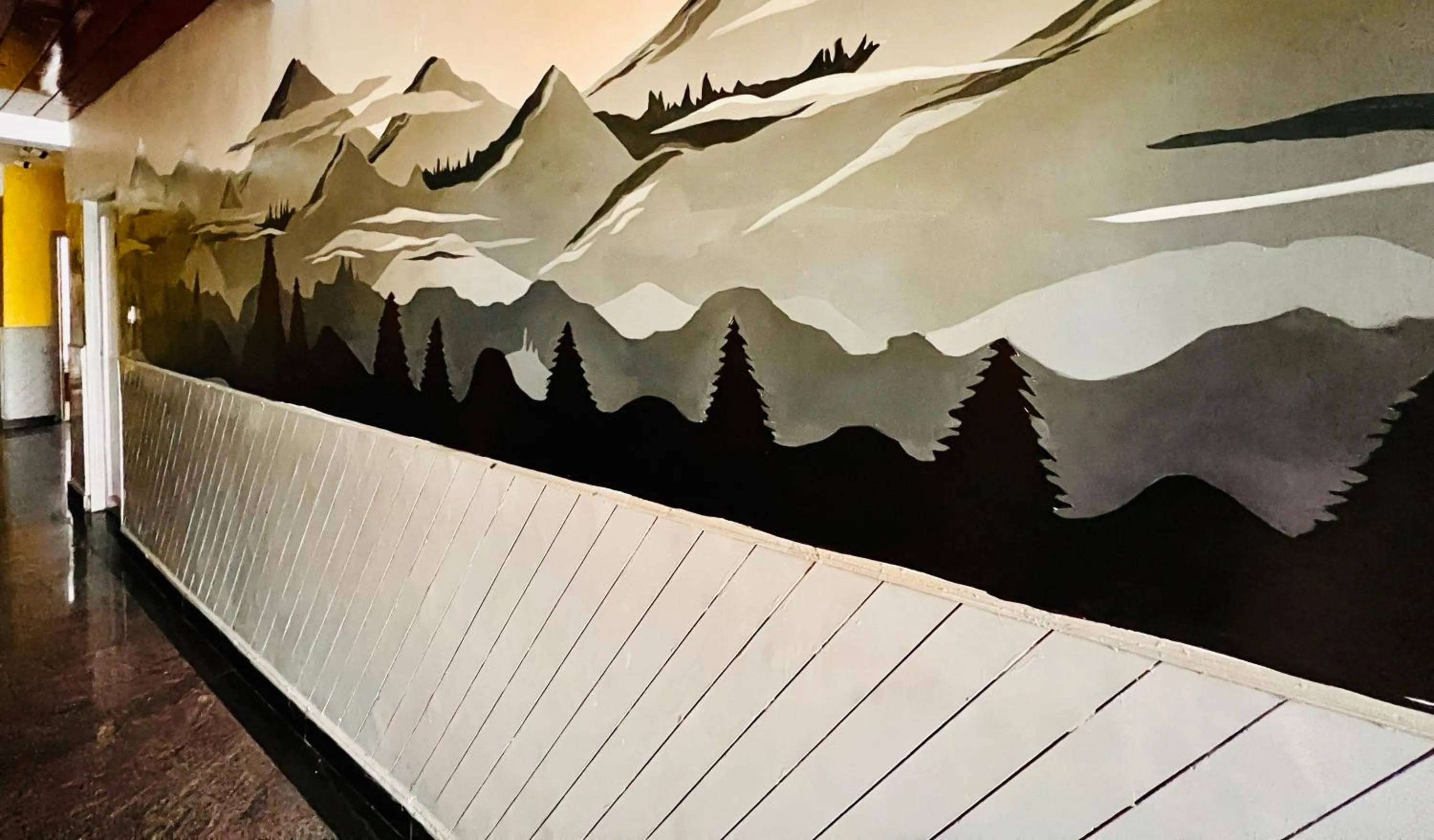 Facade/entrance in JC Woodville Manor