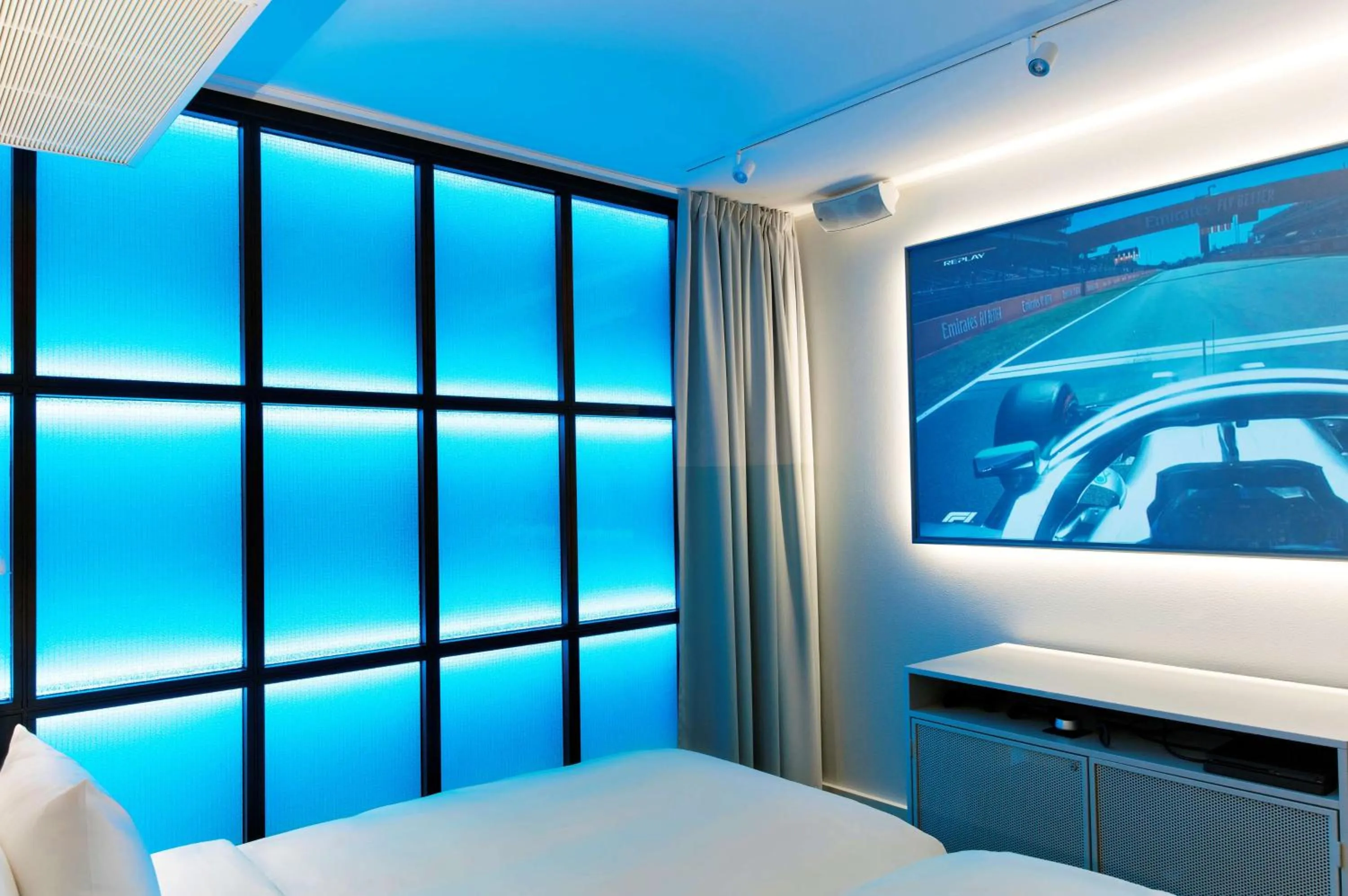 TV and multimedia, Bed in Radisson Blu Seaside Hotel, Helsinki