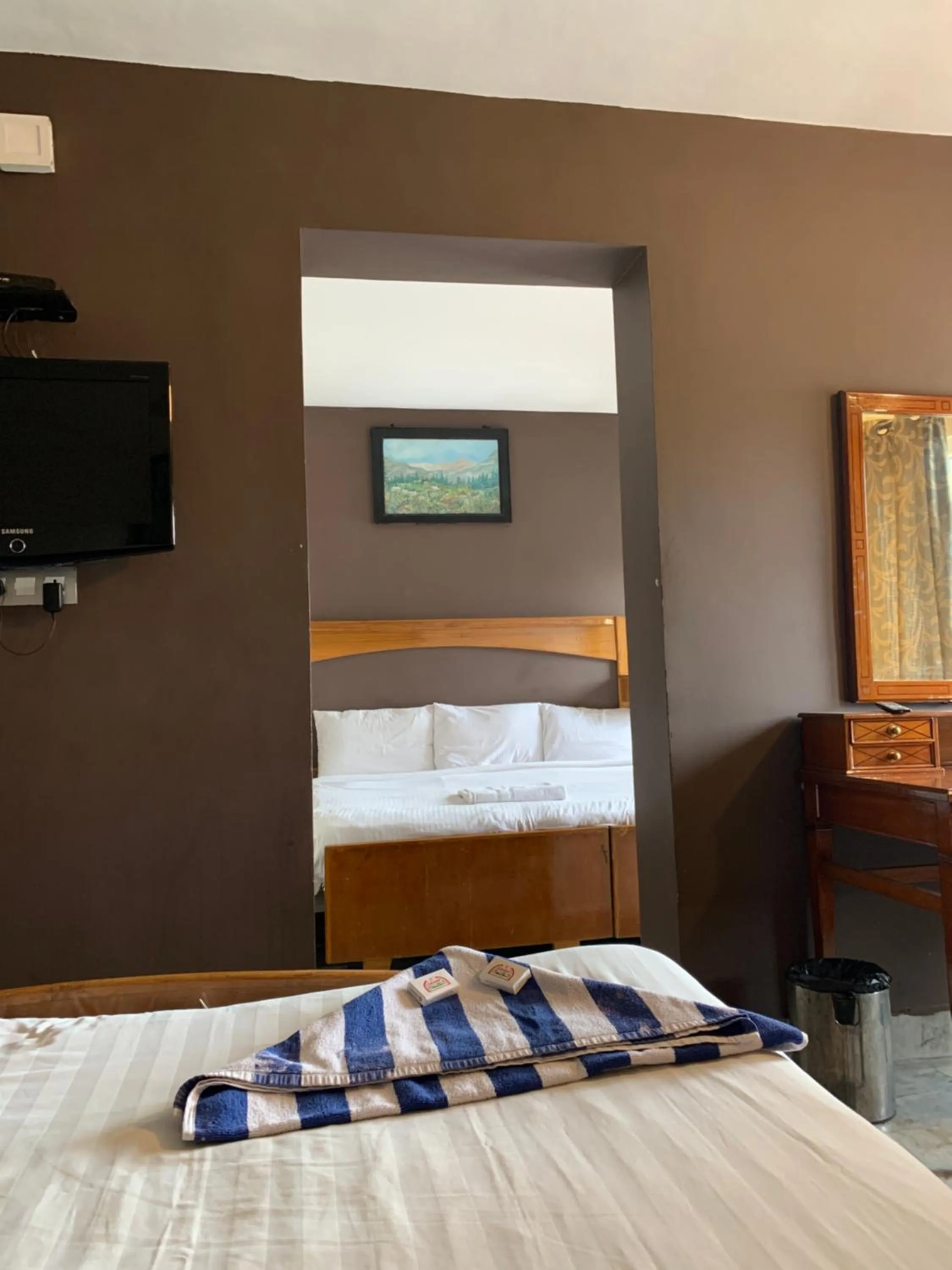 Communal lounge/ TV room, Bed in Hotel Jc Grand