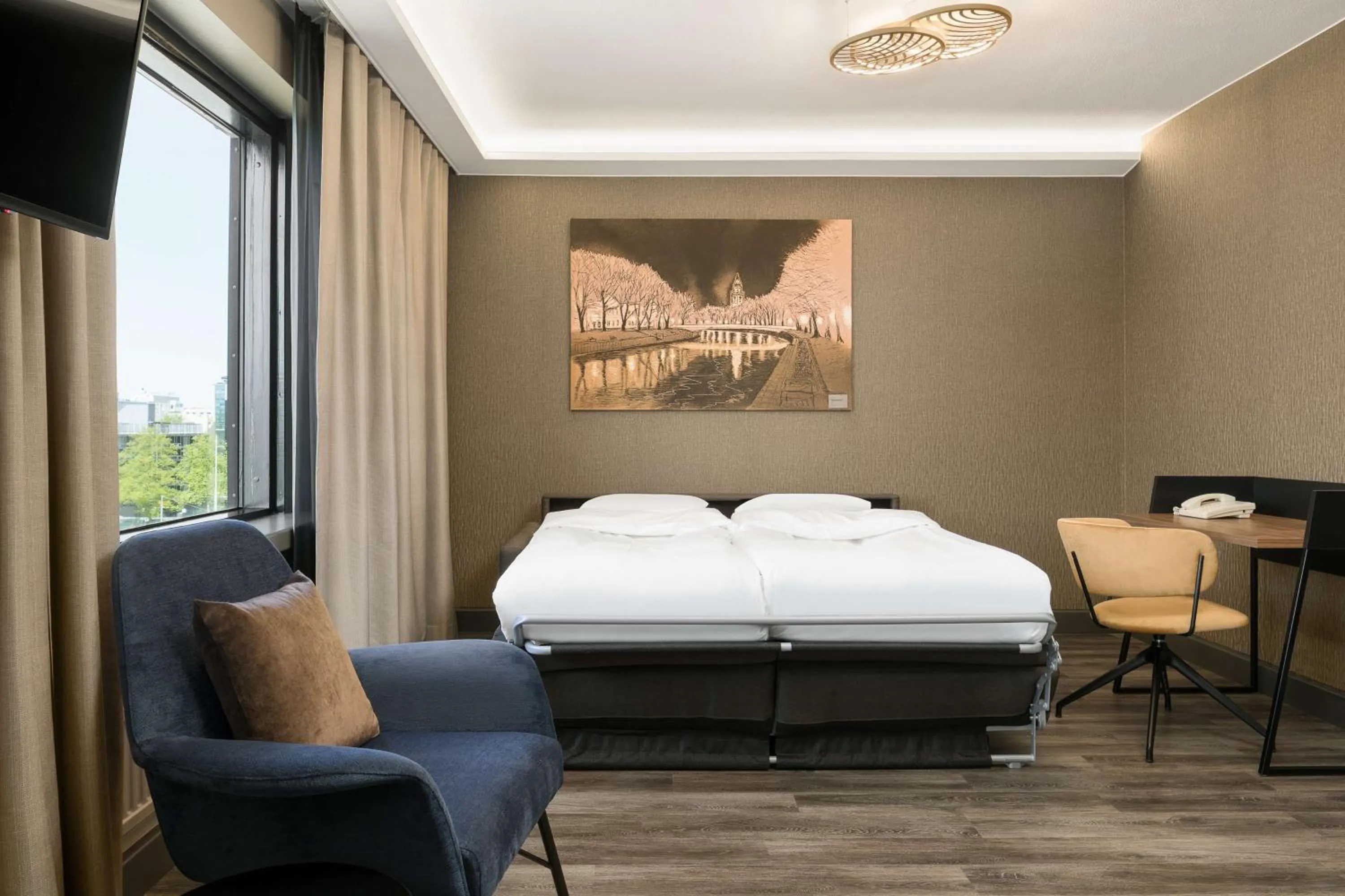 Living room, Bed in Radisson Blu Marina Palace Hotel, Turku