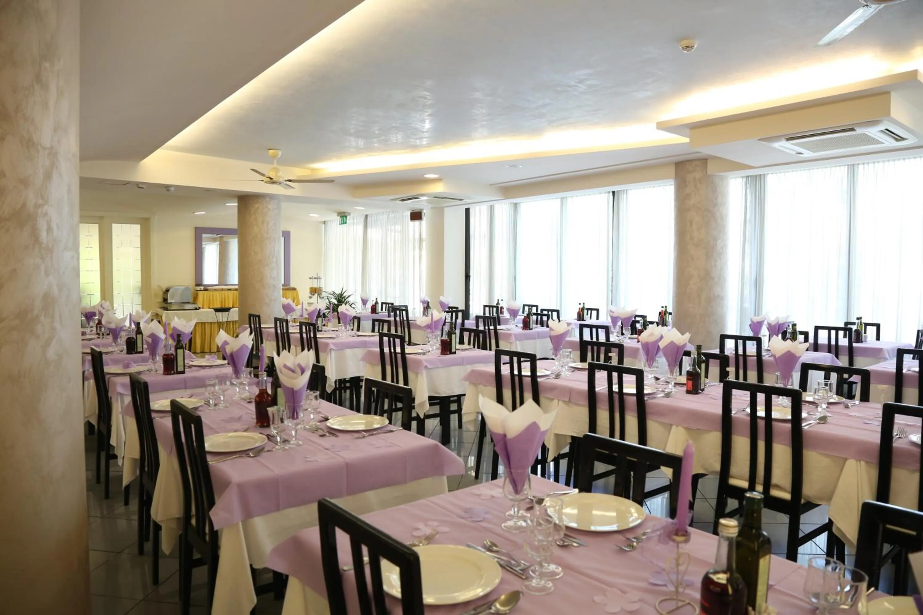 Restaurant/places to eat in Hotel Ambra