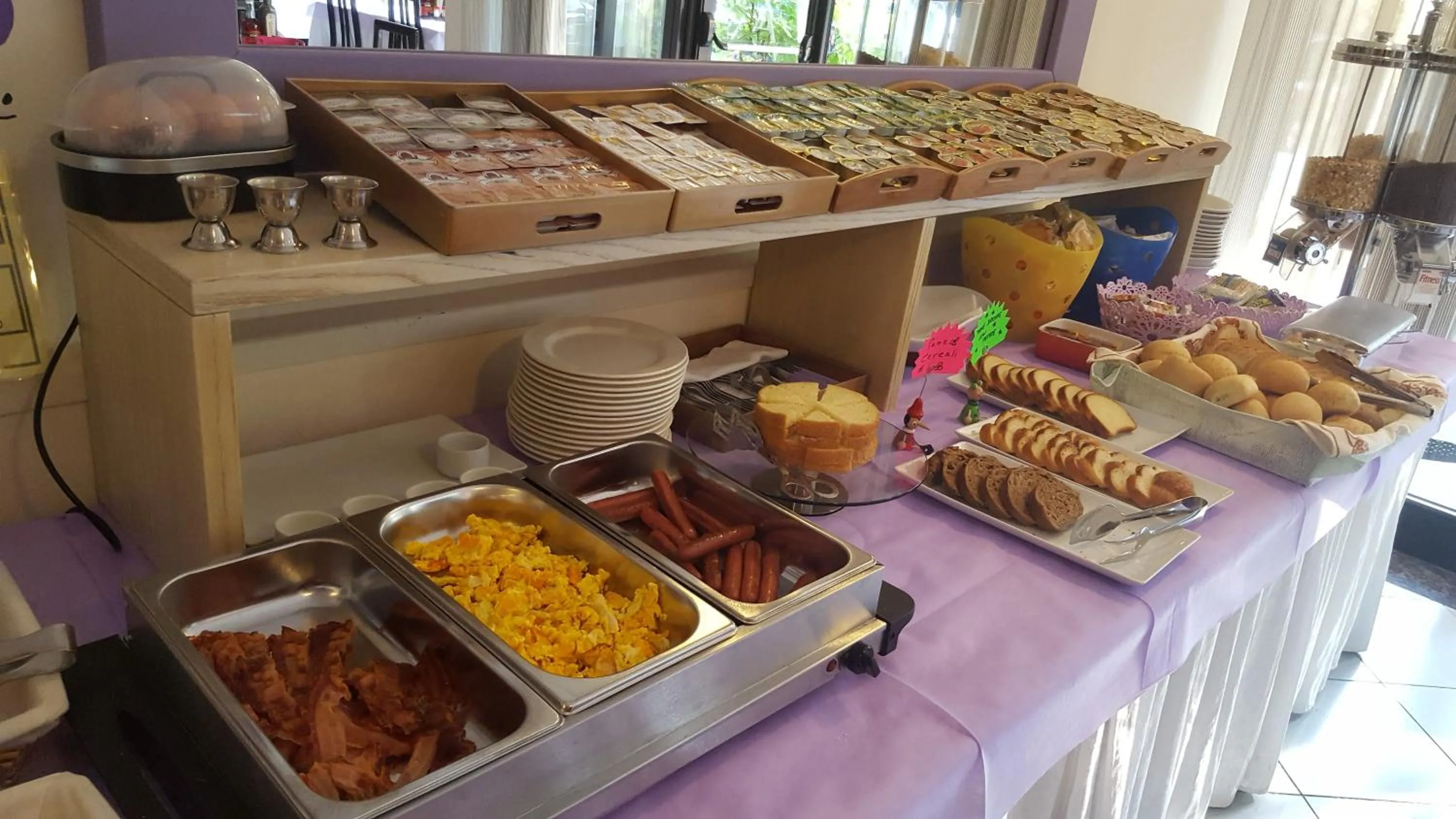 Restaurant/places to eat in Hotel Ambra