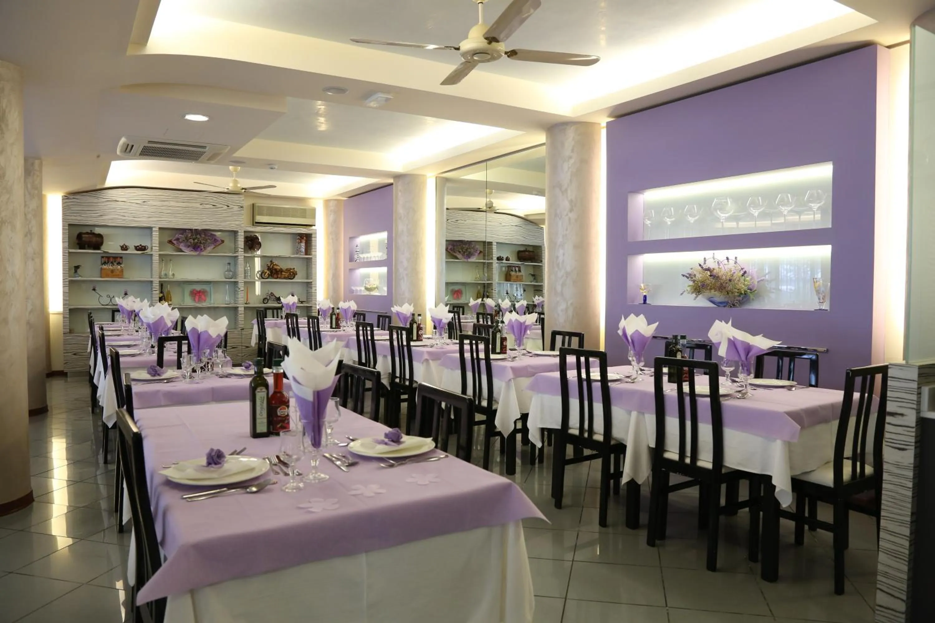 Restaurant/places to eat in Hotel Ambra