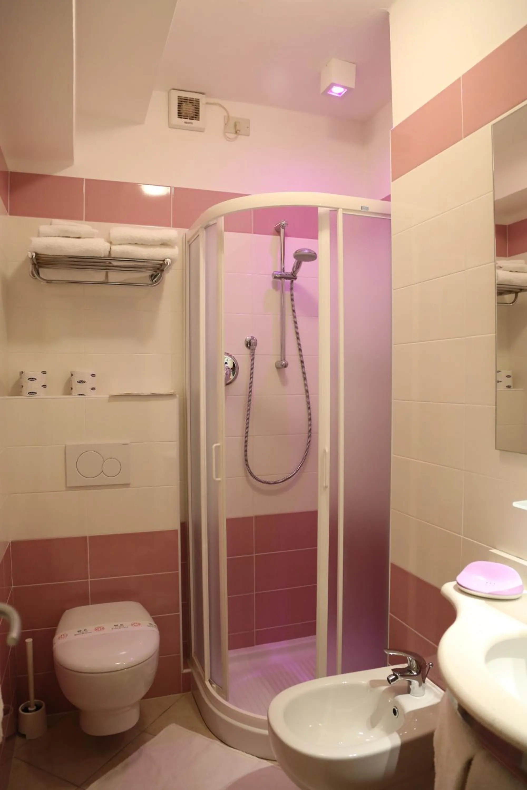 Shower in Hotel Ambra