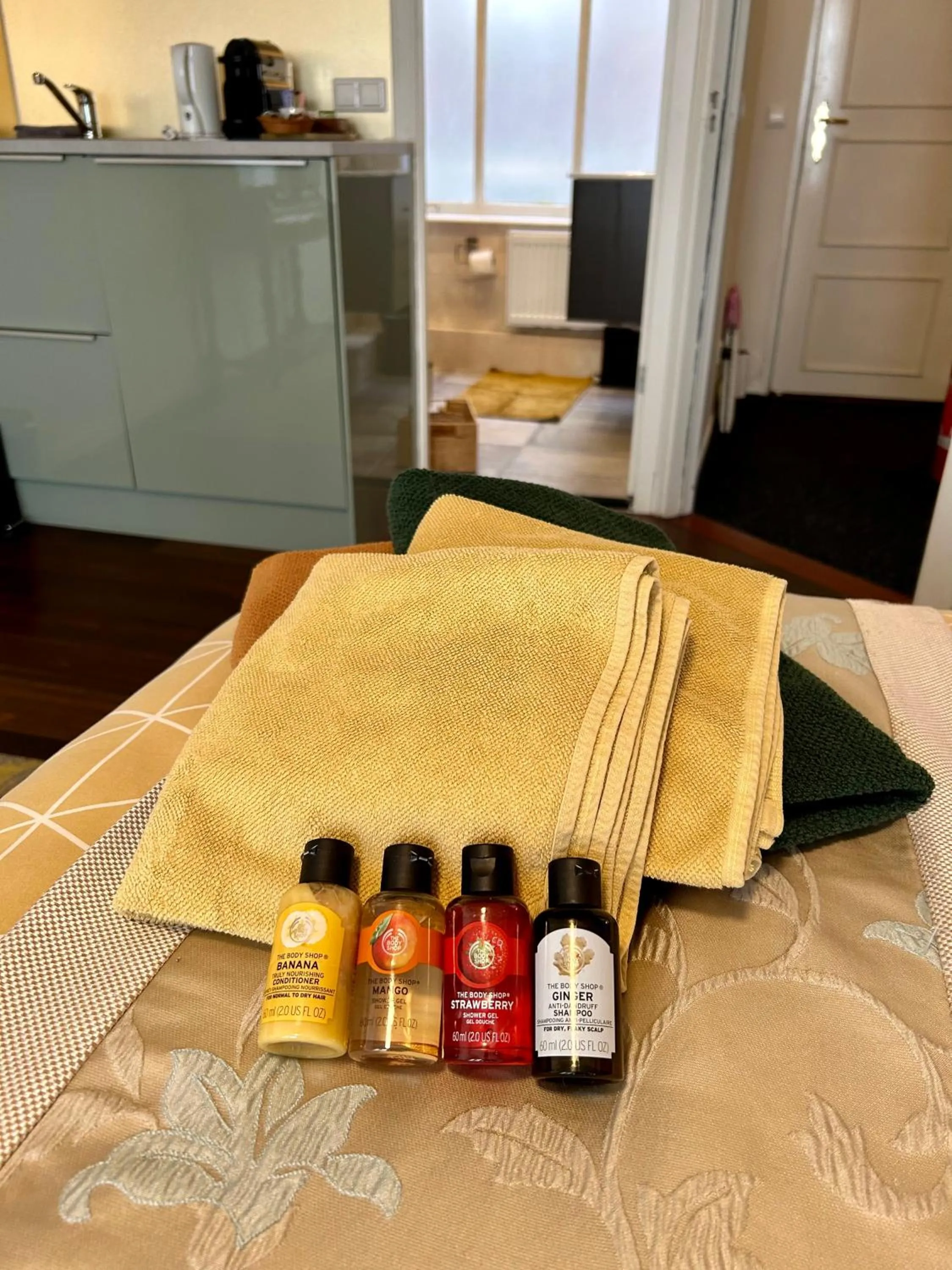 towels, Bed in Amsterdam 4 Holiday GuestRooms