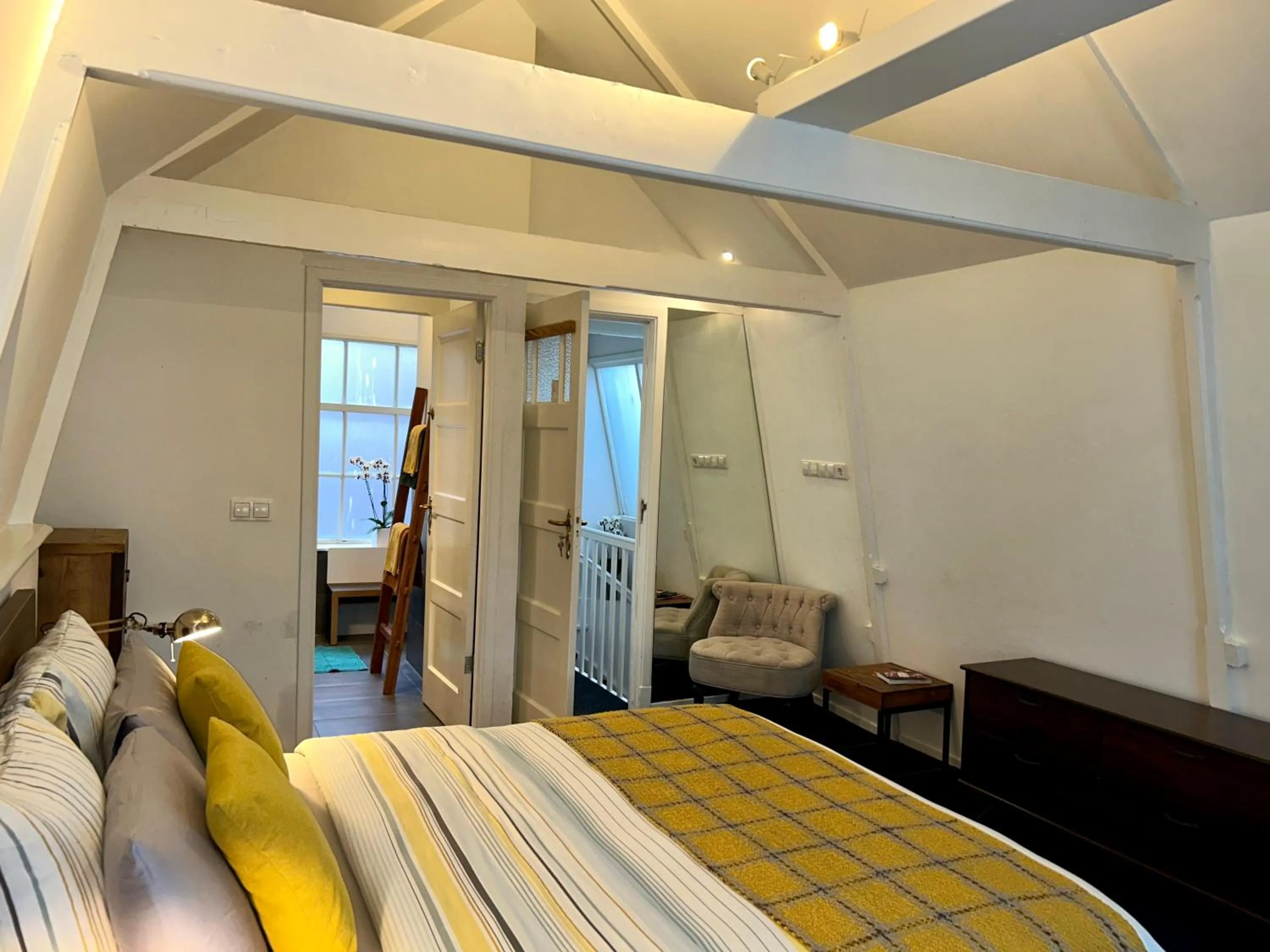 Bed in Amsterdam 4 Holiday GuestRooms