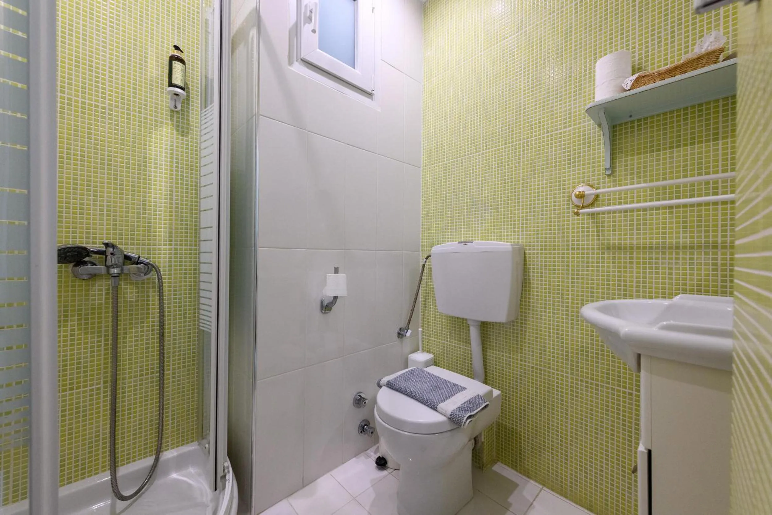 Bathroom in Hotel Timoleon