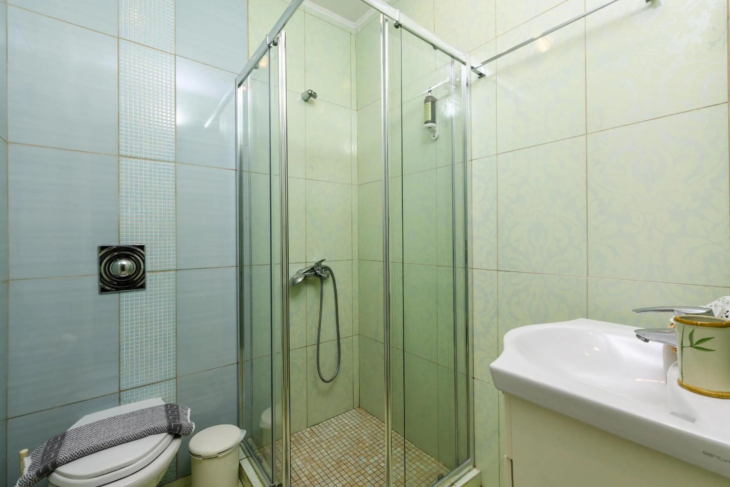 Bathroom in Hotel Timoleon