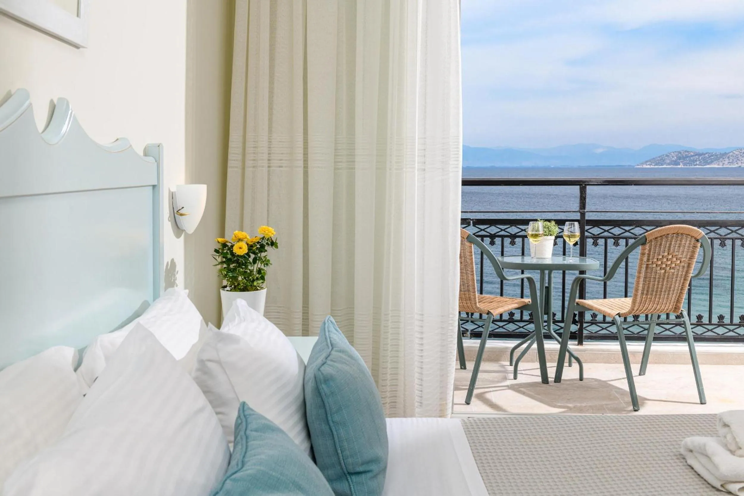 Sea view, Bed in Hotel Timoleon