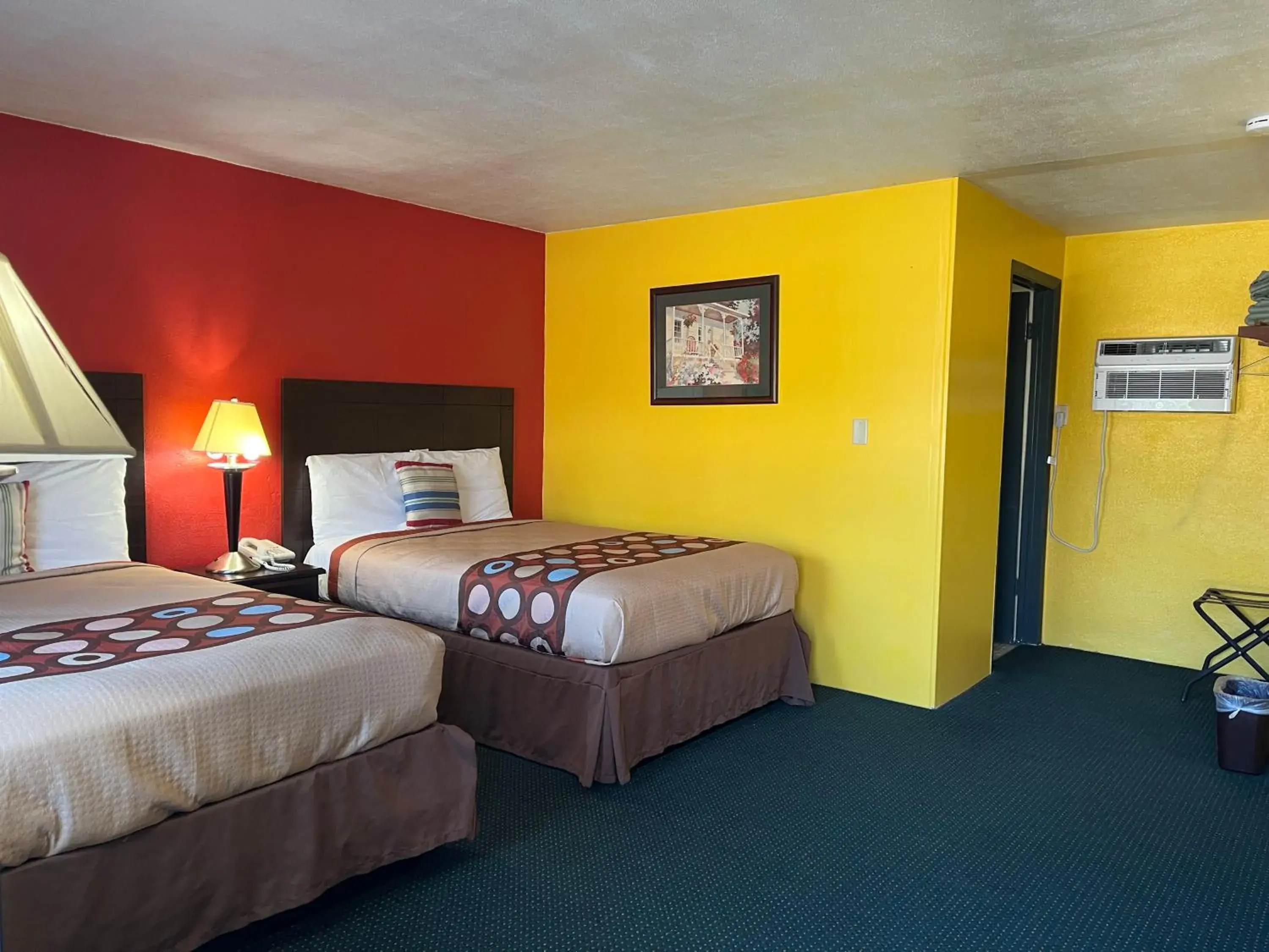 Double Room with Two Double Beds - Non-Smoking in Holly Motel Southampton Double Room with Two Double Beds - Non-Smoking in Holly Motel Southampton