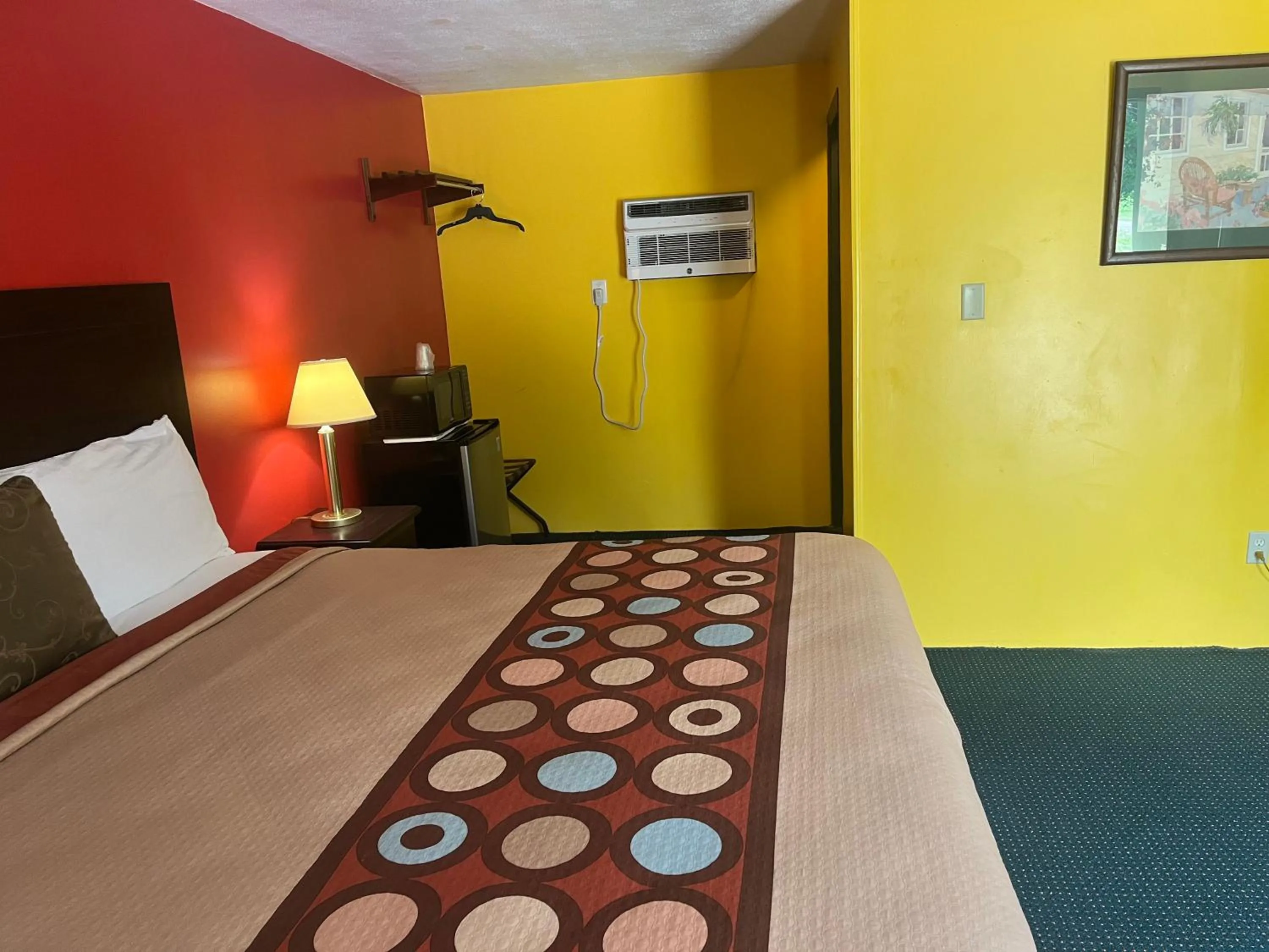 King Room - Non-Smoking in Holly Motel Southampton
