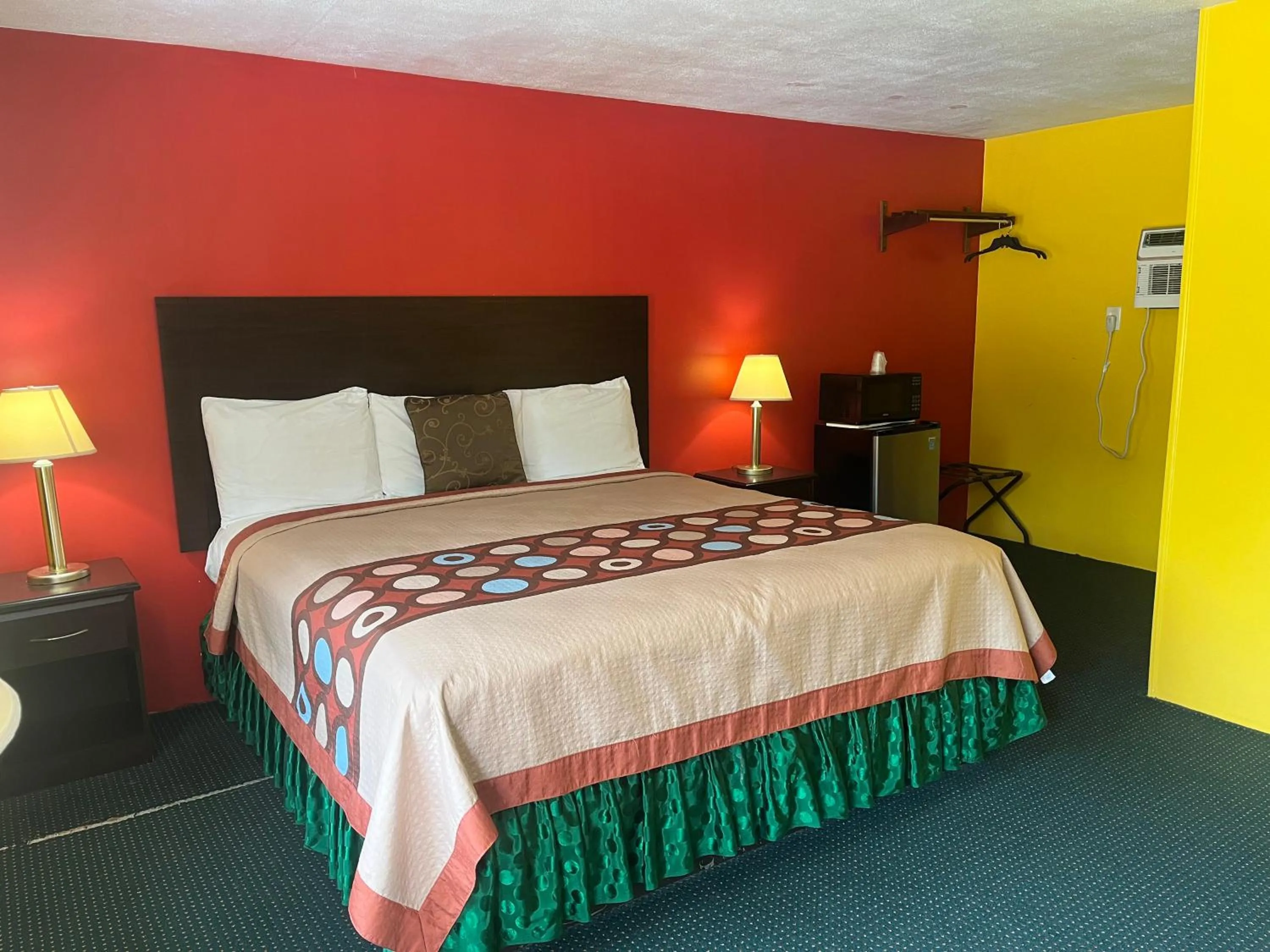 King Room - Non-Smoking in Holly Motel Southampton