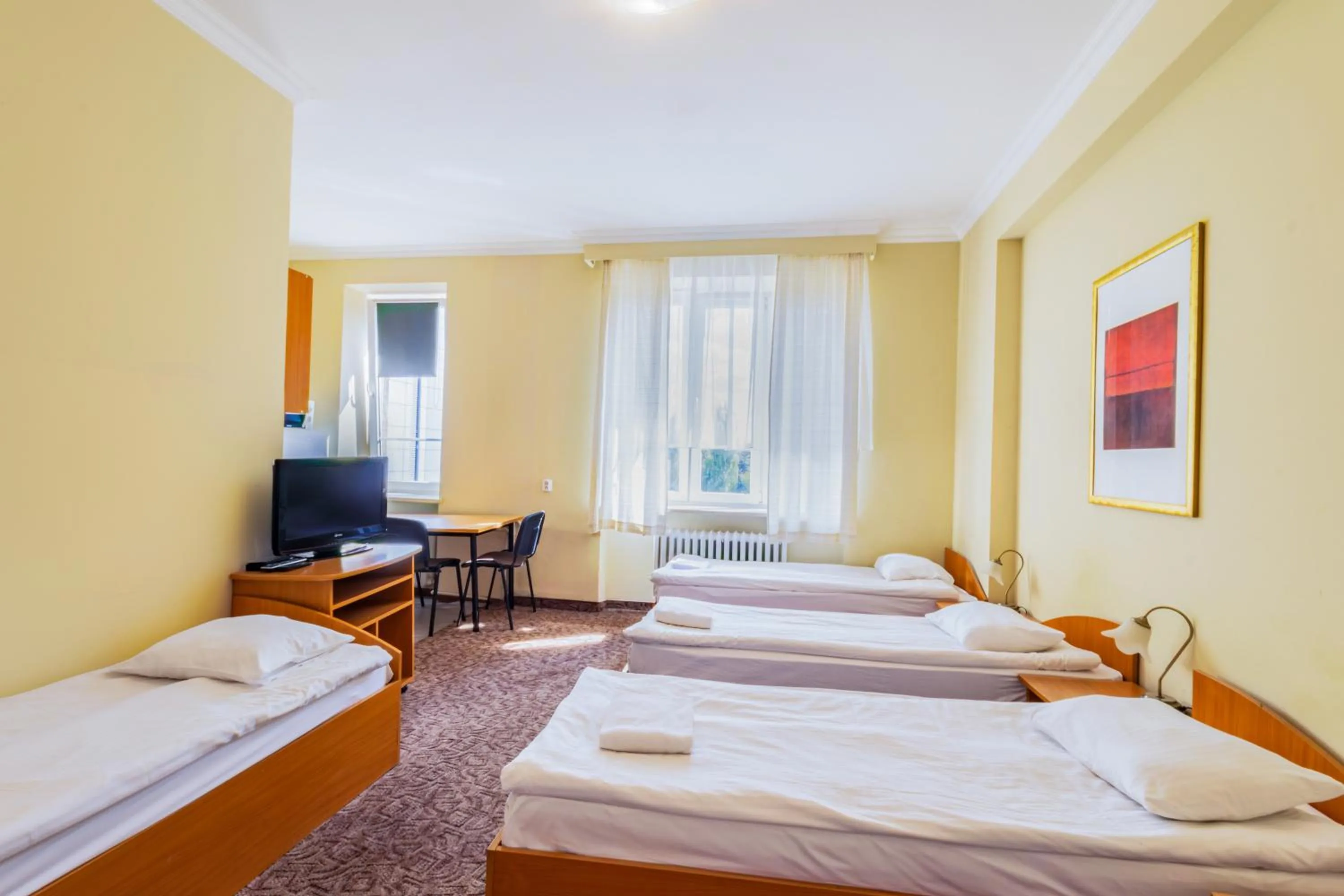 Communal lounge/ TV room, Bed in Noclegi Stadion Bed & Breakfast