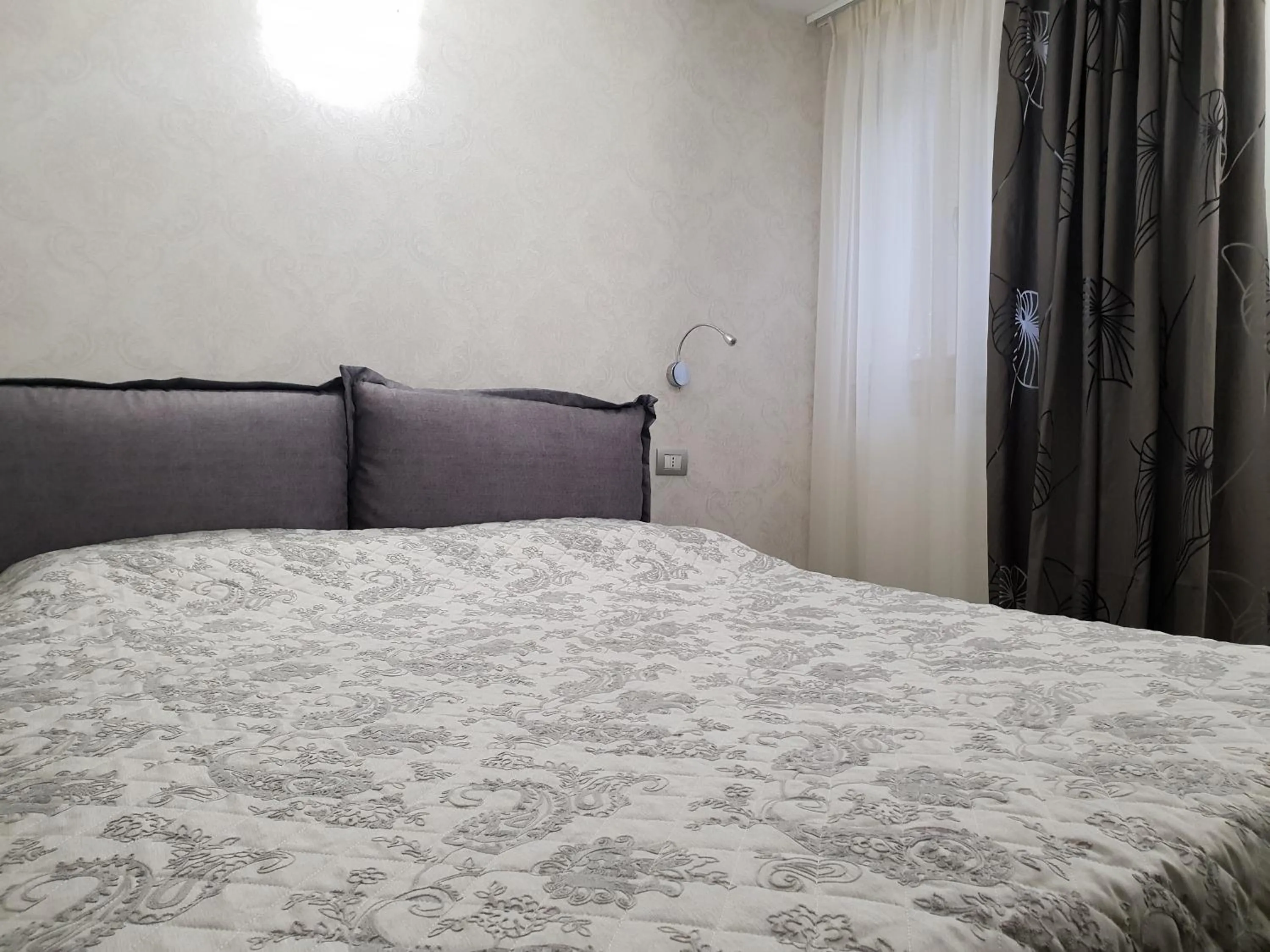 Bed in Sirmione Park View Luxury Apartments
