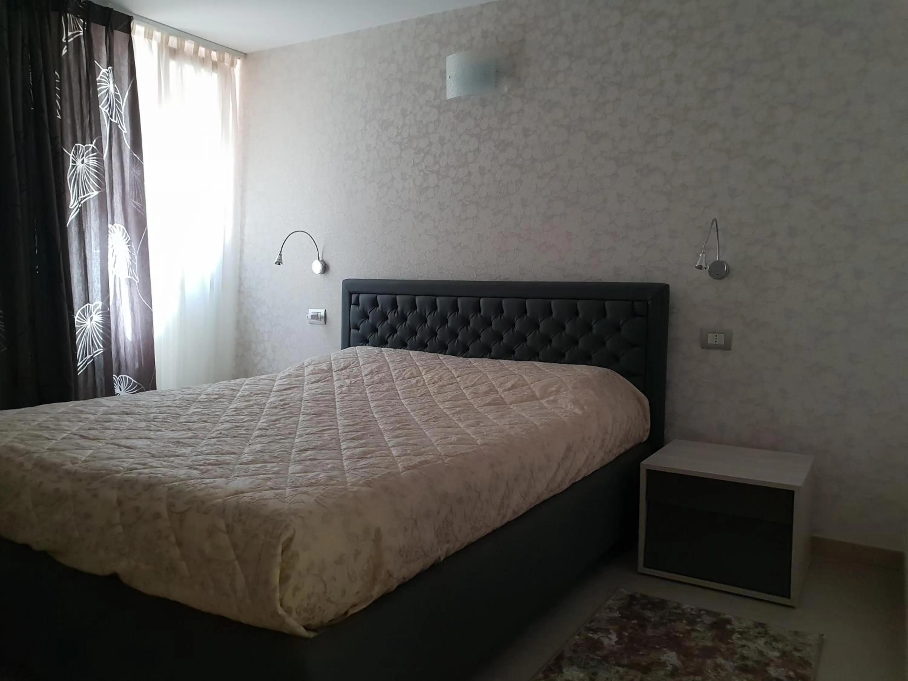 Bed in Sirmione Park View Luxury Apartments