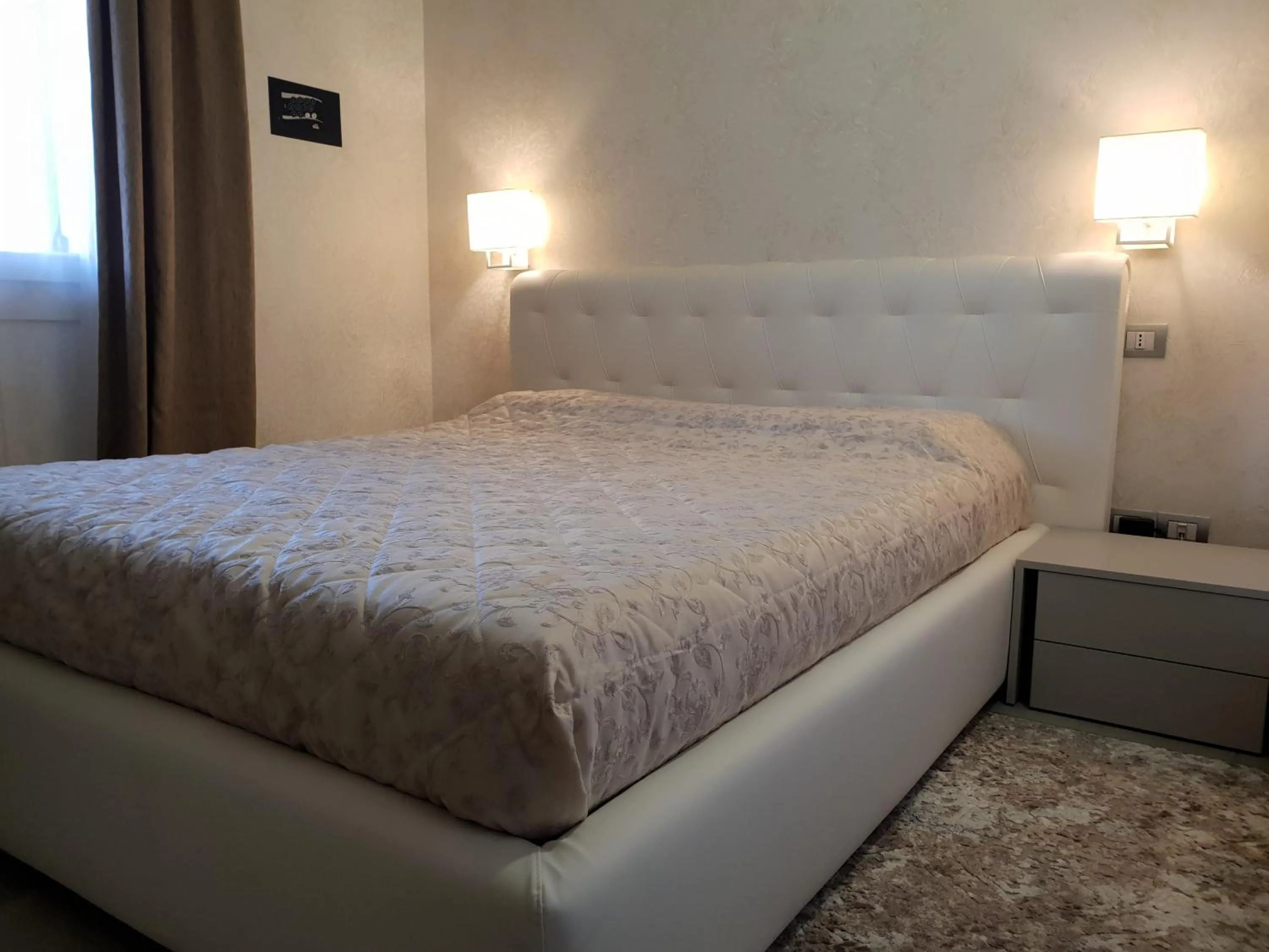 Bed in Sirmione Park View Luxury Apartments