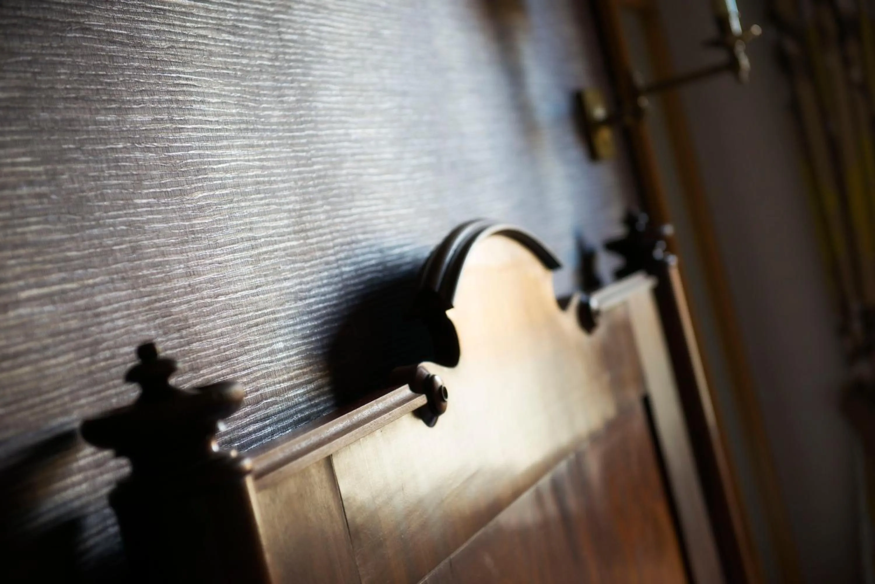 Decorative detail in Wagon & Horses