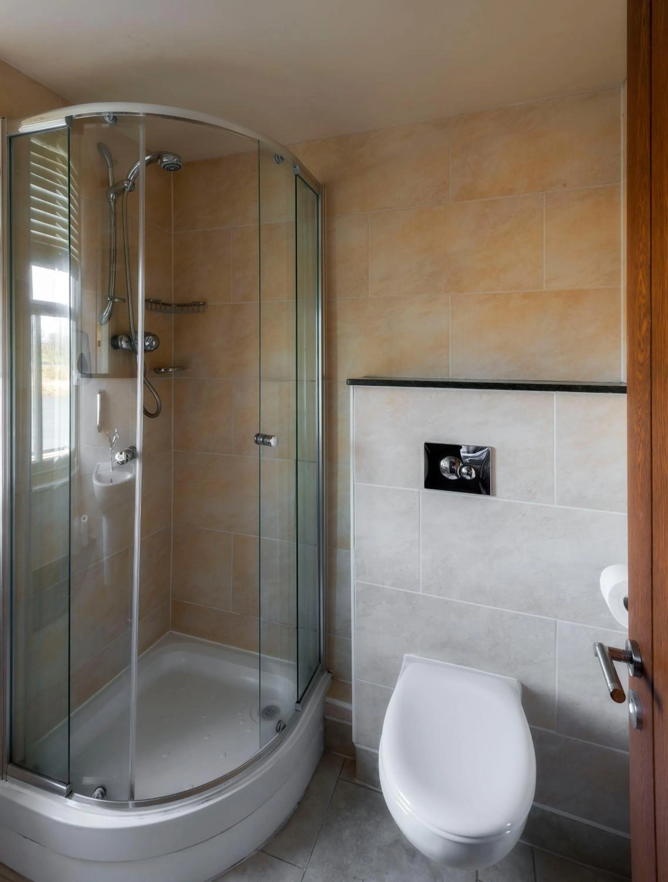 Bathroom in Wagon & Horses