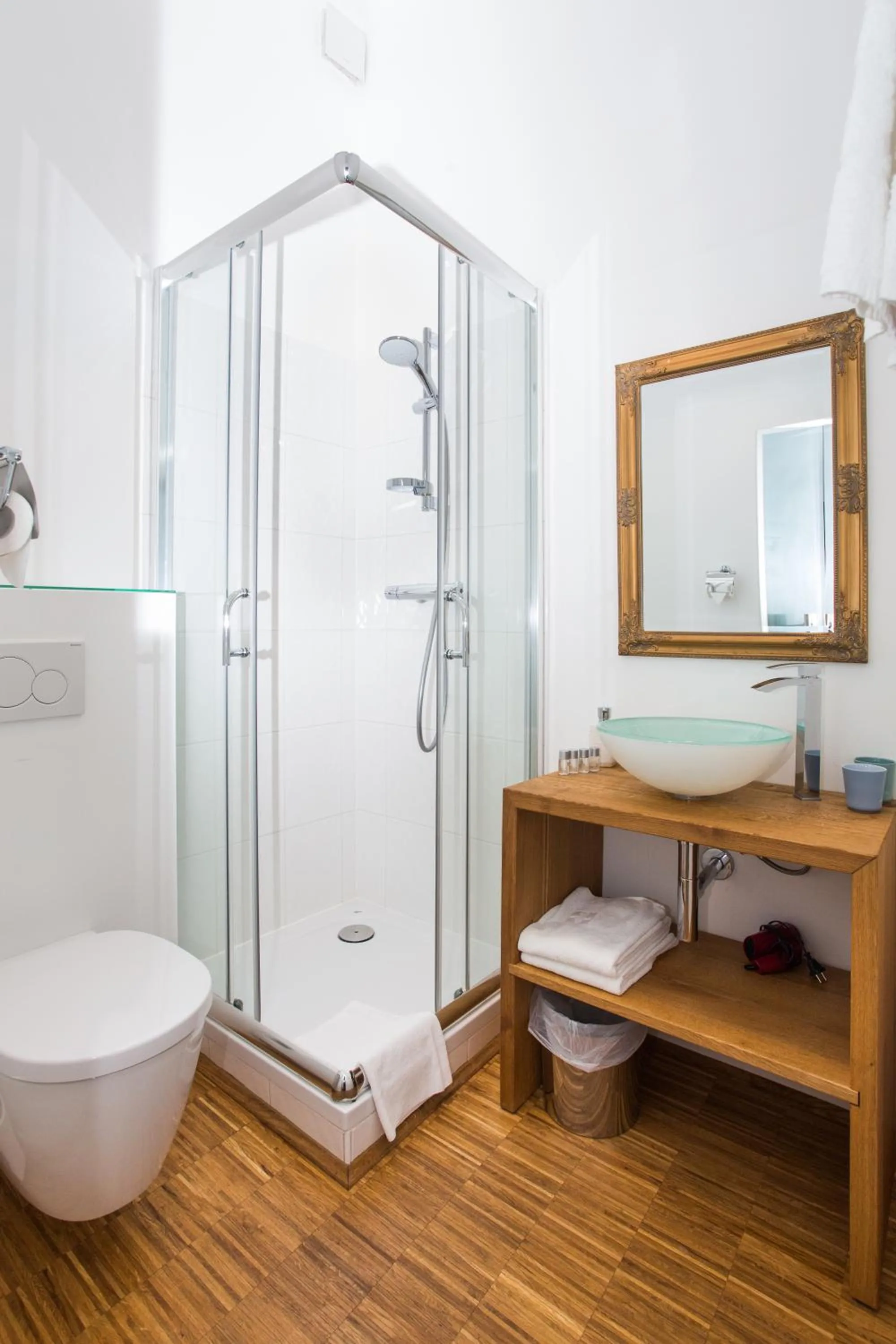 Bathroom in KIRCHENWIRT an der Weinstrasse - Boutique Hotel