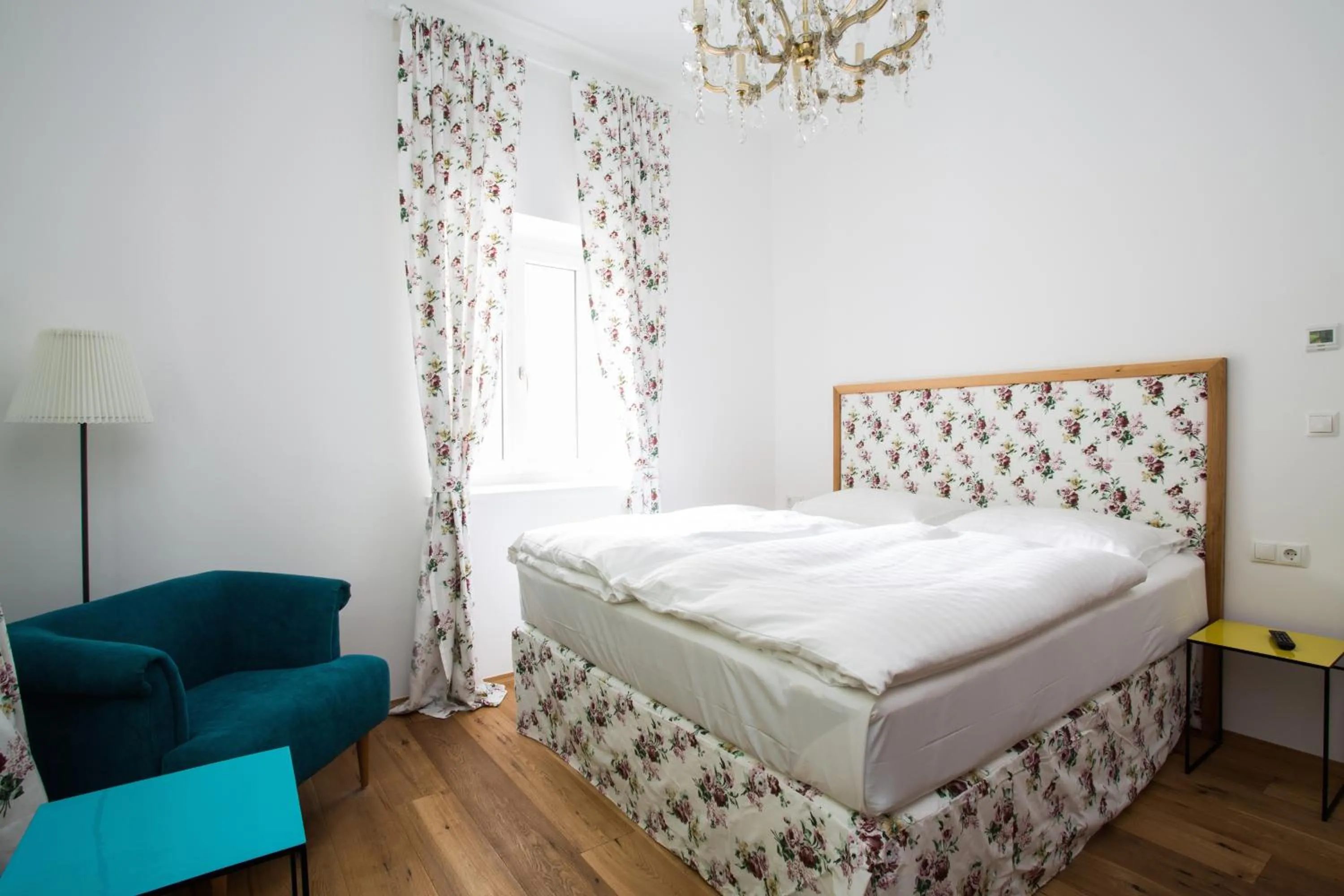 Bed in KIRCHENWIRT an der Weinstrasse - Boutique Hotel