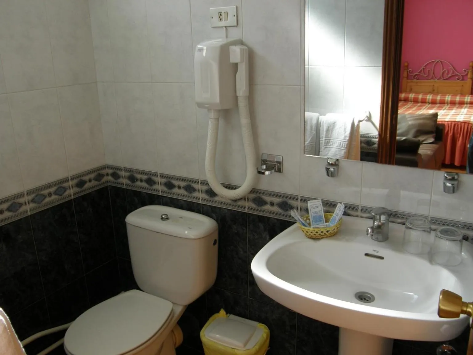 Bathroom in Hotel Goizalde