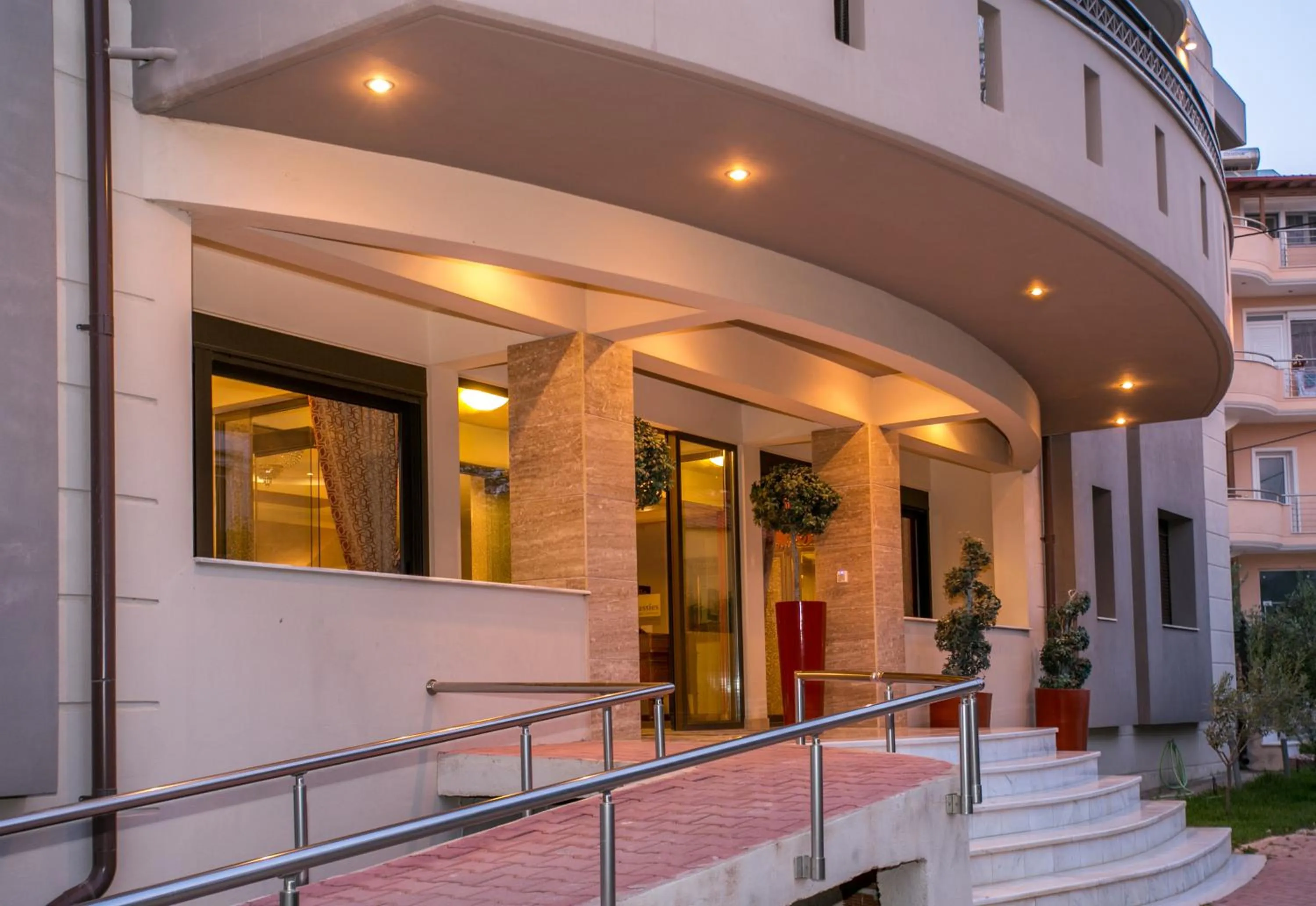 Facade/entrance in Thalassies Nouveau