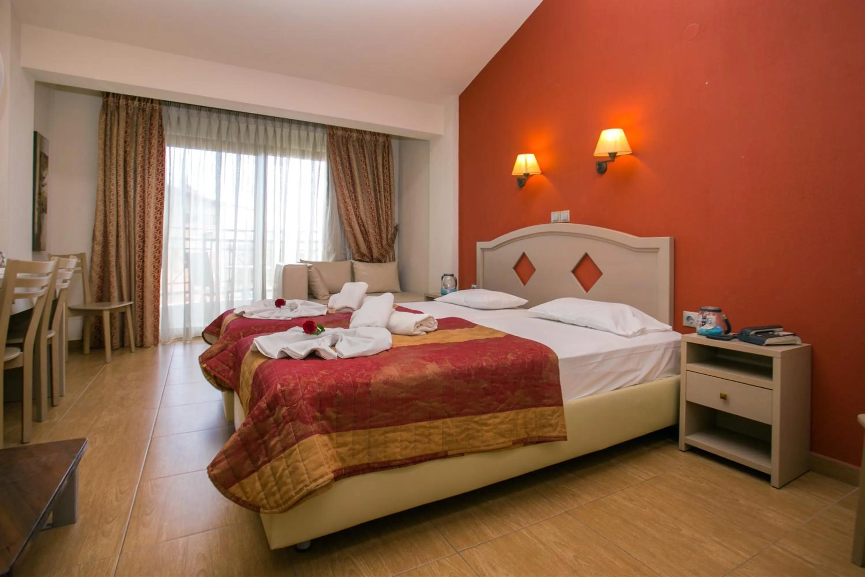 Photo of the whole room, Bed in Thalassies Nouveau