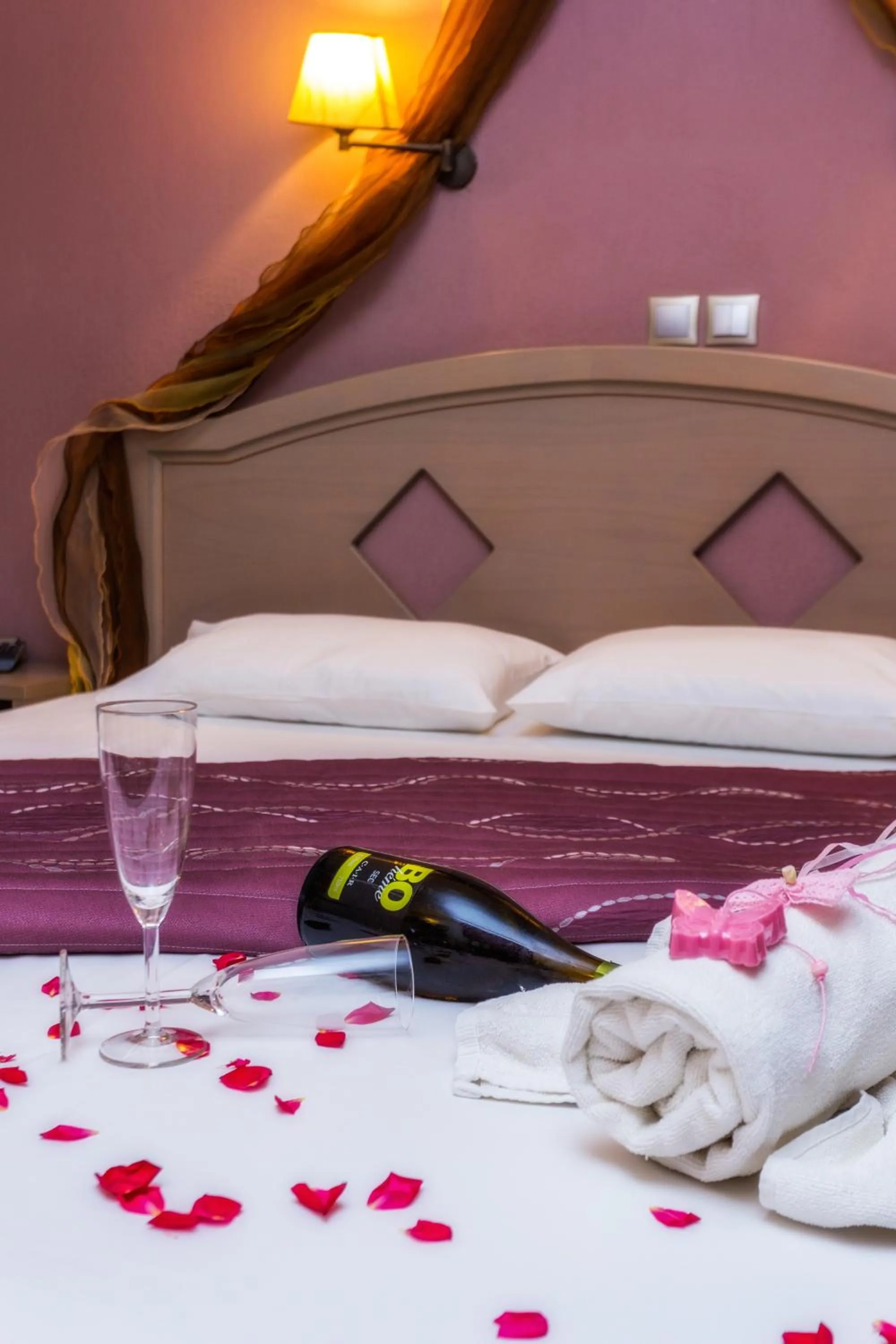 Decorative detail, Bed in Thalassies Nouveau