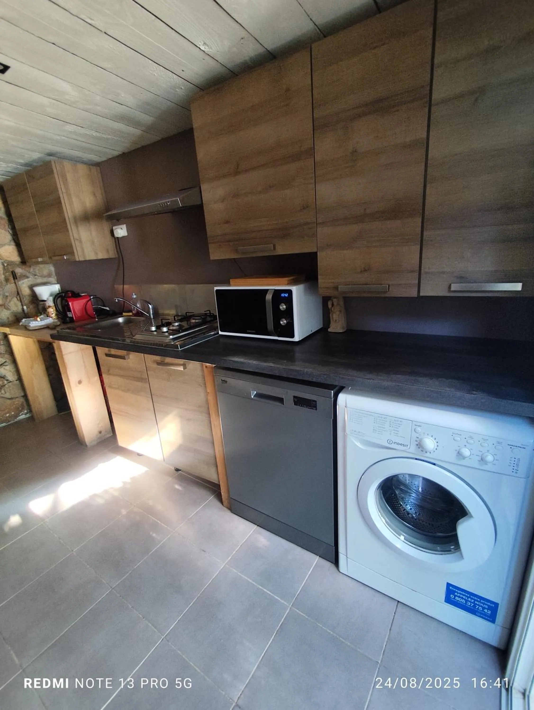 kitchen in Maranatha, front de mer avec plage