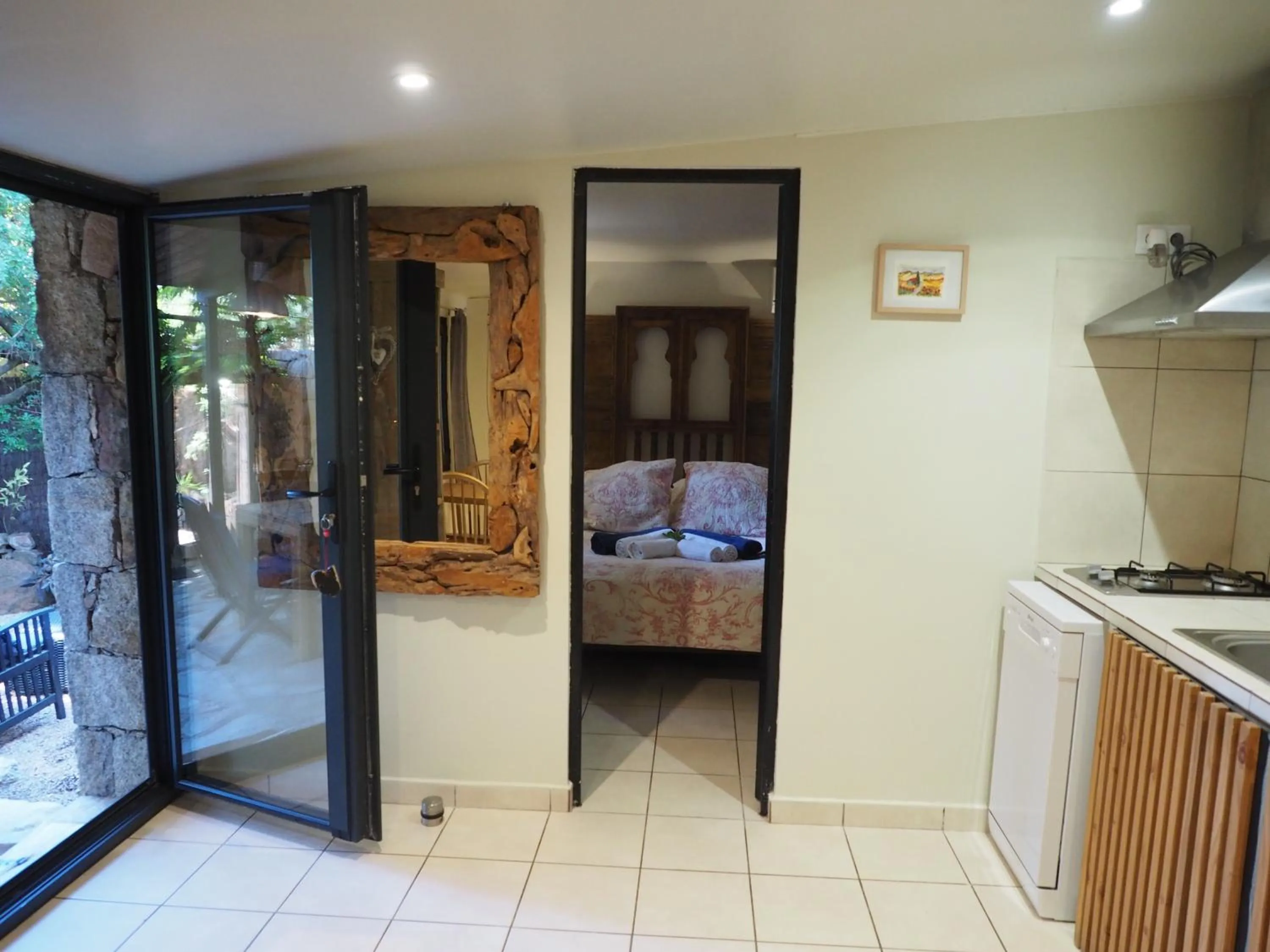 Photo of the whole room, Bed in Maranatha Porto Vecchio