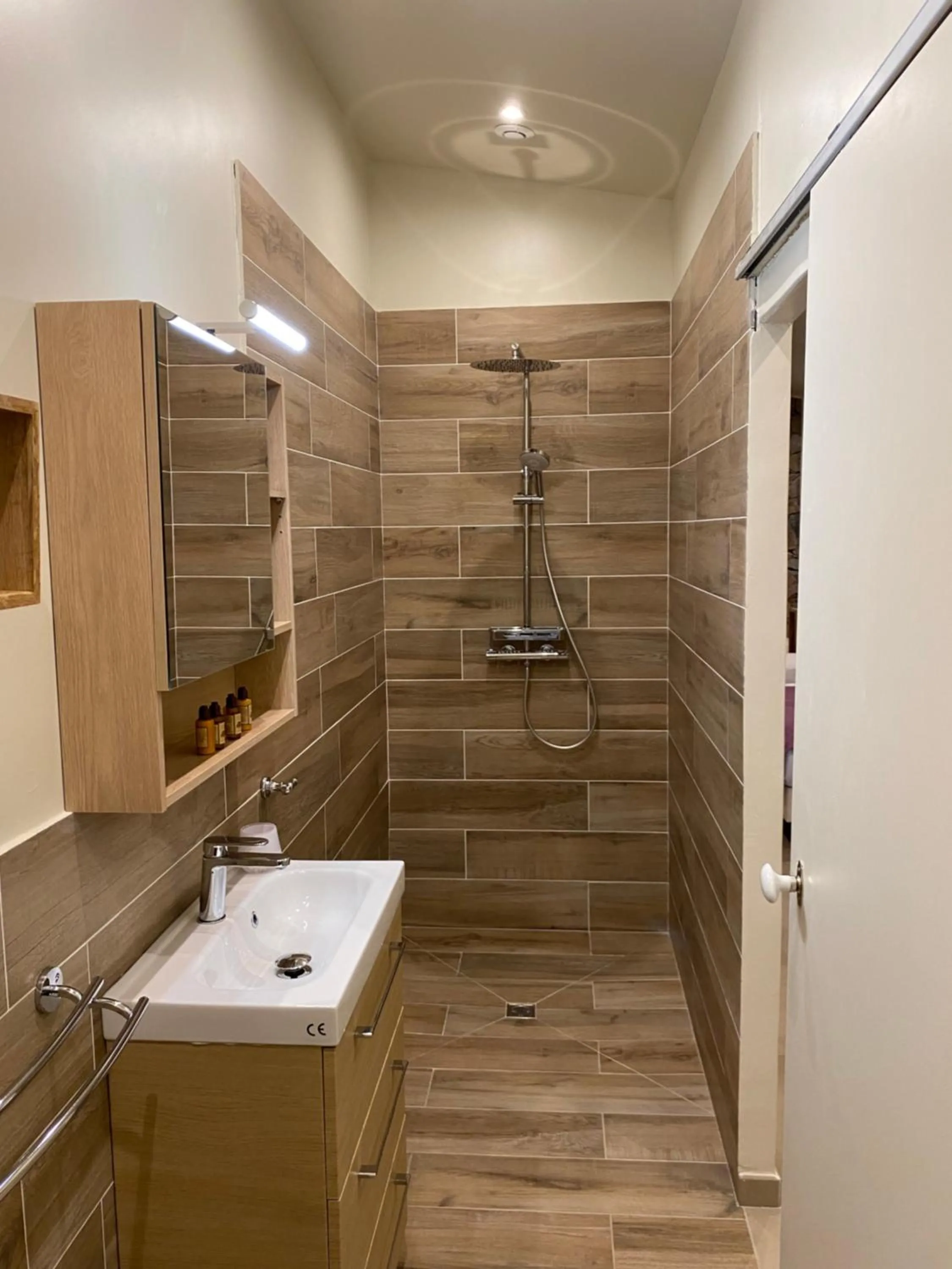 Shower, Bathroom in Maranatha Porto Vecchio