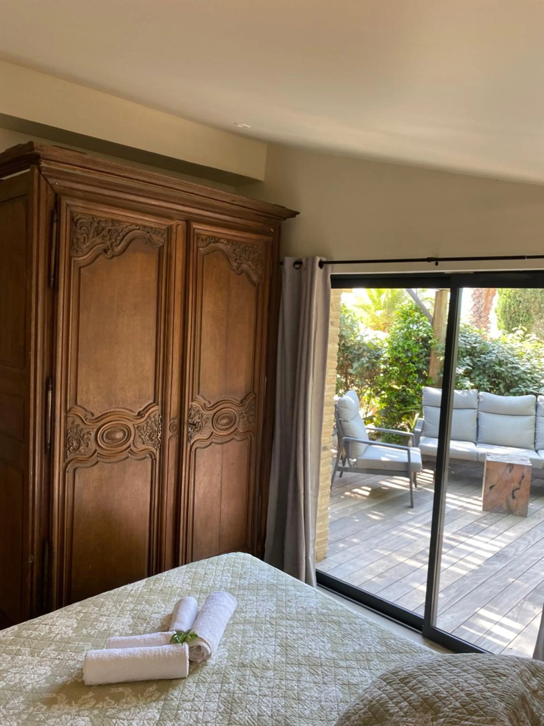 Photo of the whole room, Bed in Maranatha Porto Vecchio