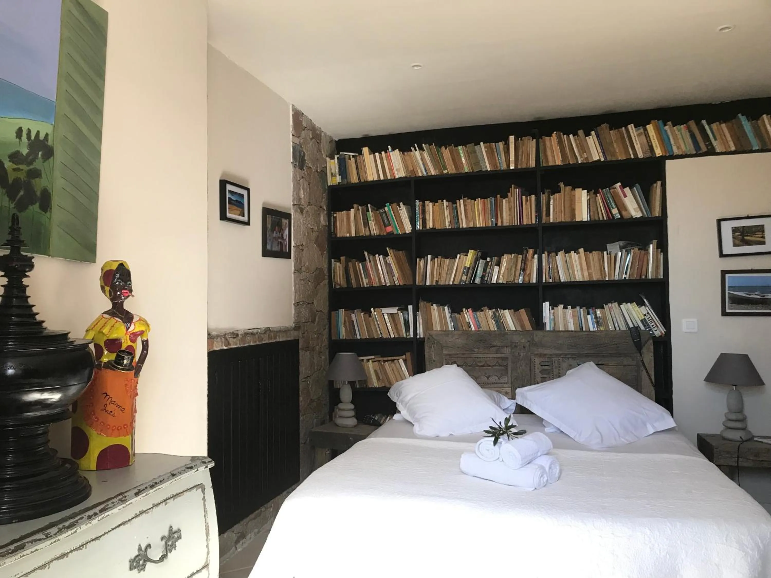 Library, Bed in Maranatha Porto Vecchio