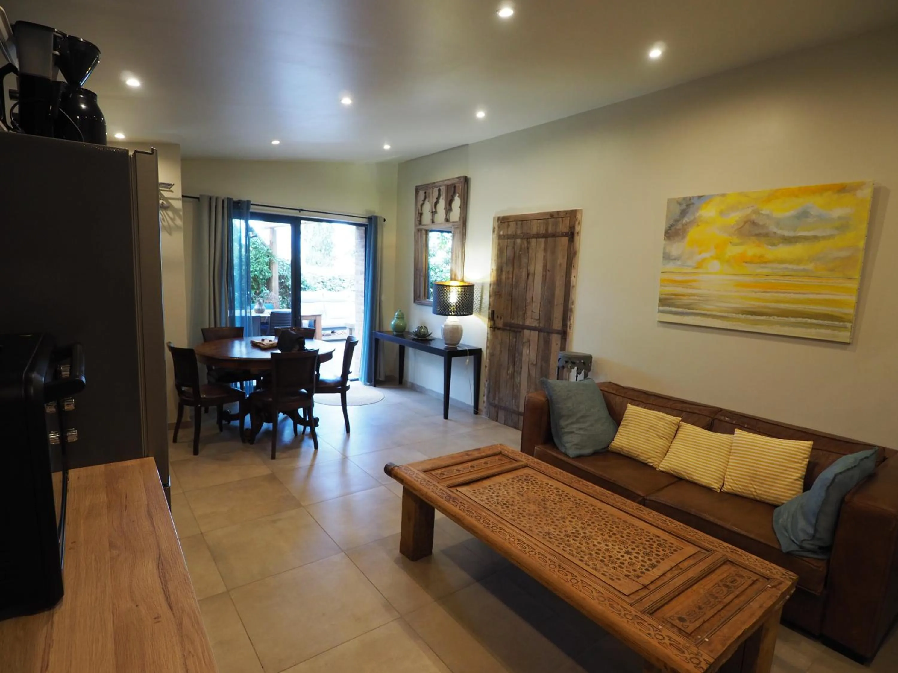 Photo of the whole room, Seating Area in Maranatha Porto Vecchio