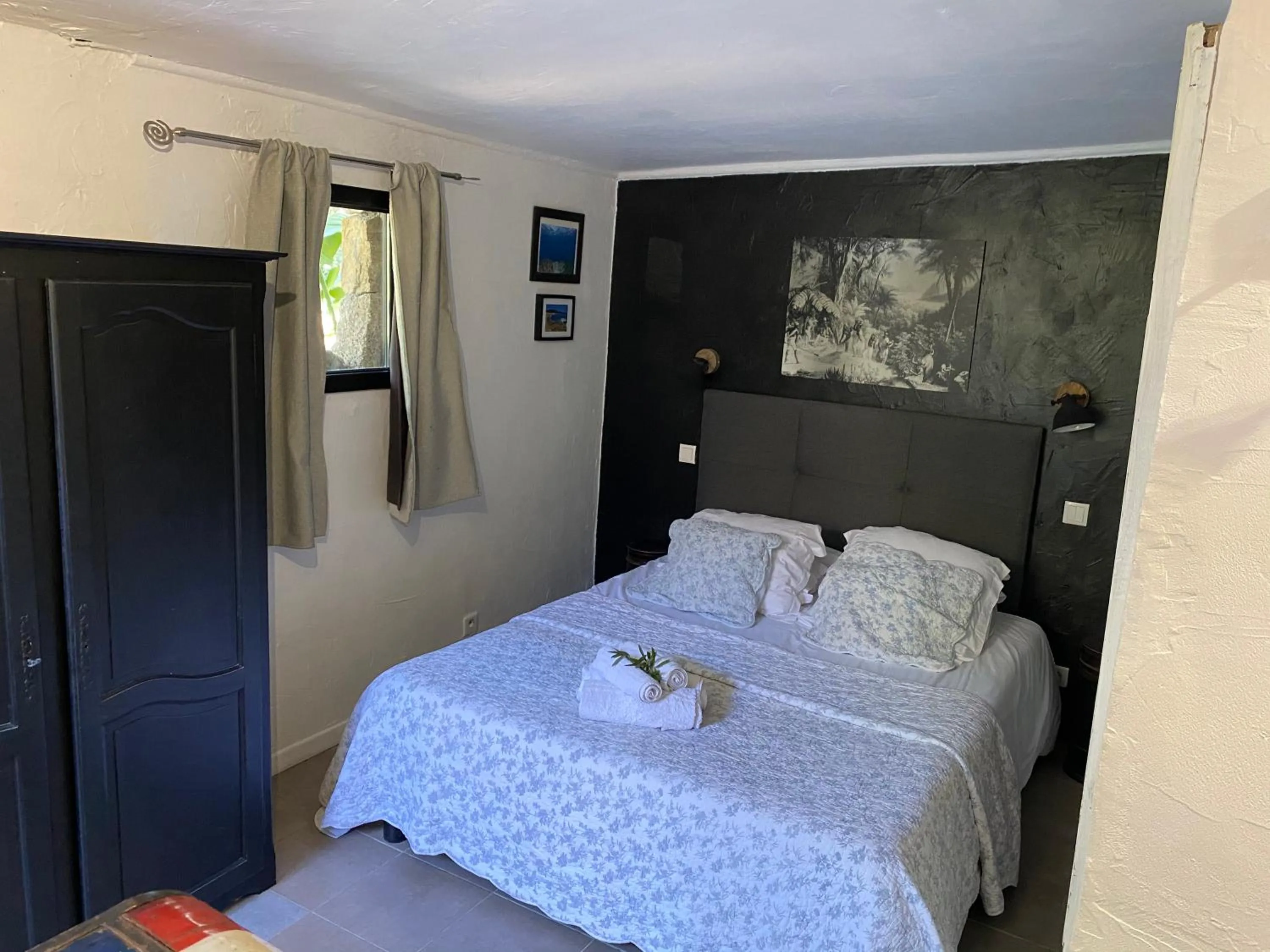 Photo of the whole room, Bed in Maranatha Porto Vecchio