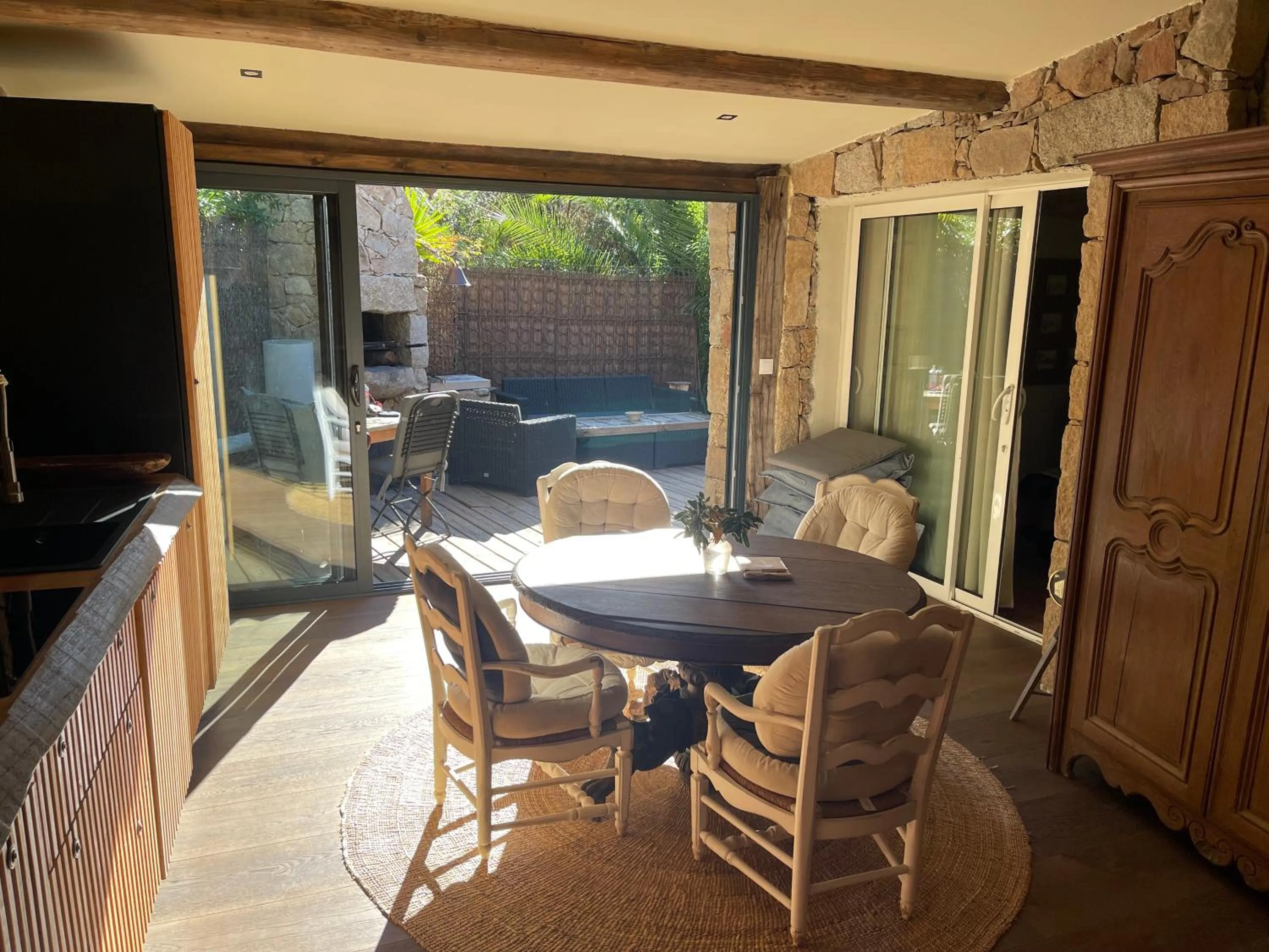 Seating area, Dining Area in Maranatha Porto Vecchio