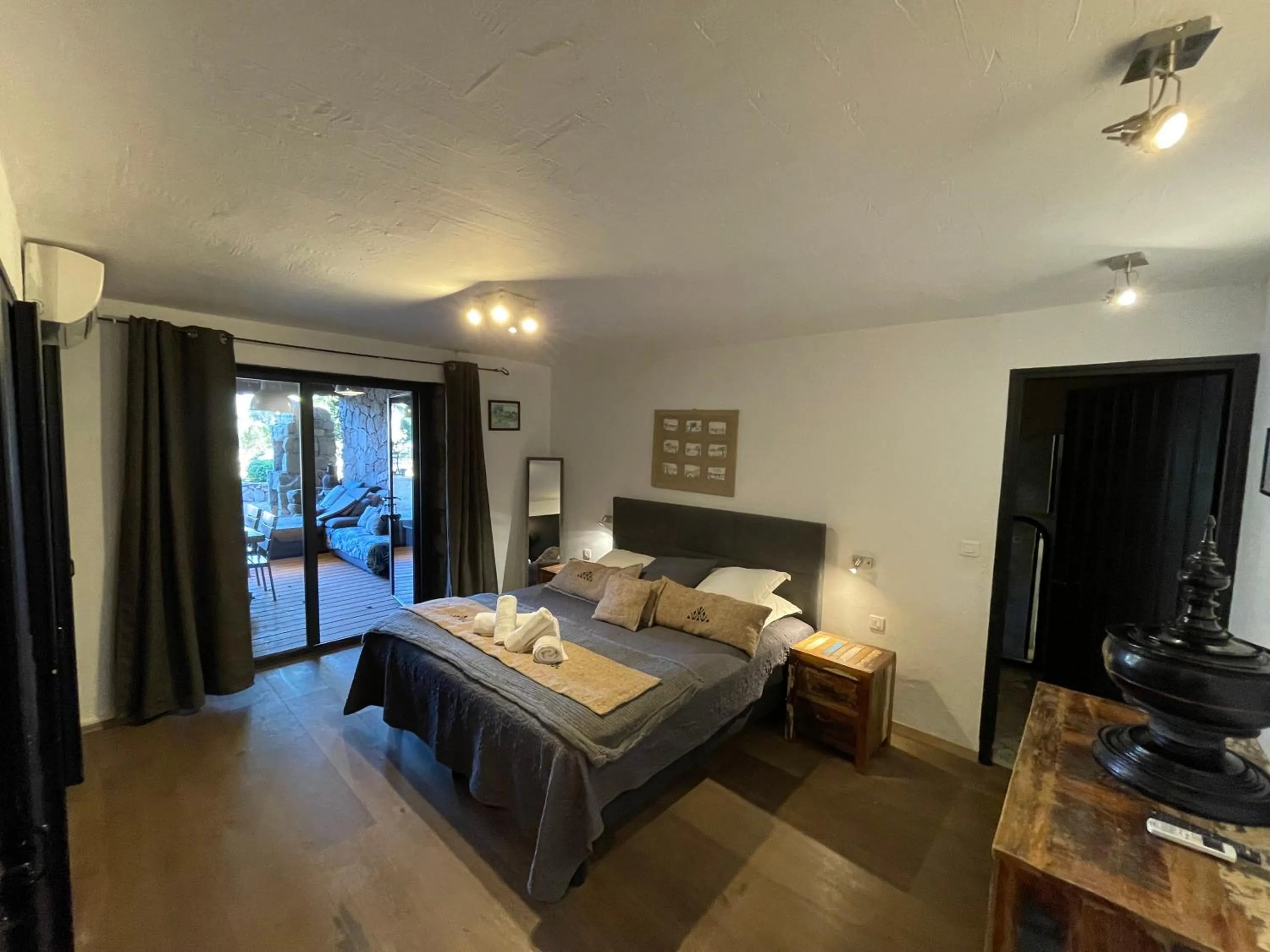 Photo of the whole room, Bed in Maranatha Porto Vecchio