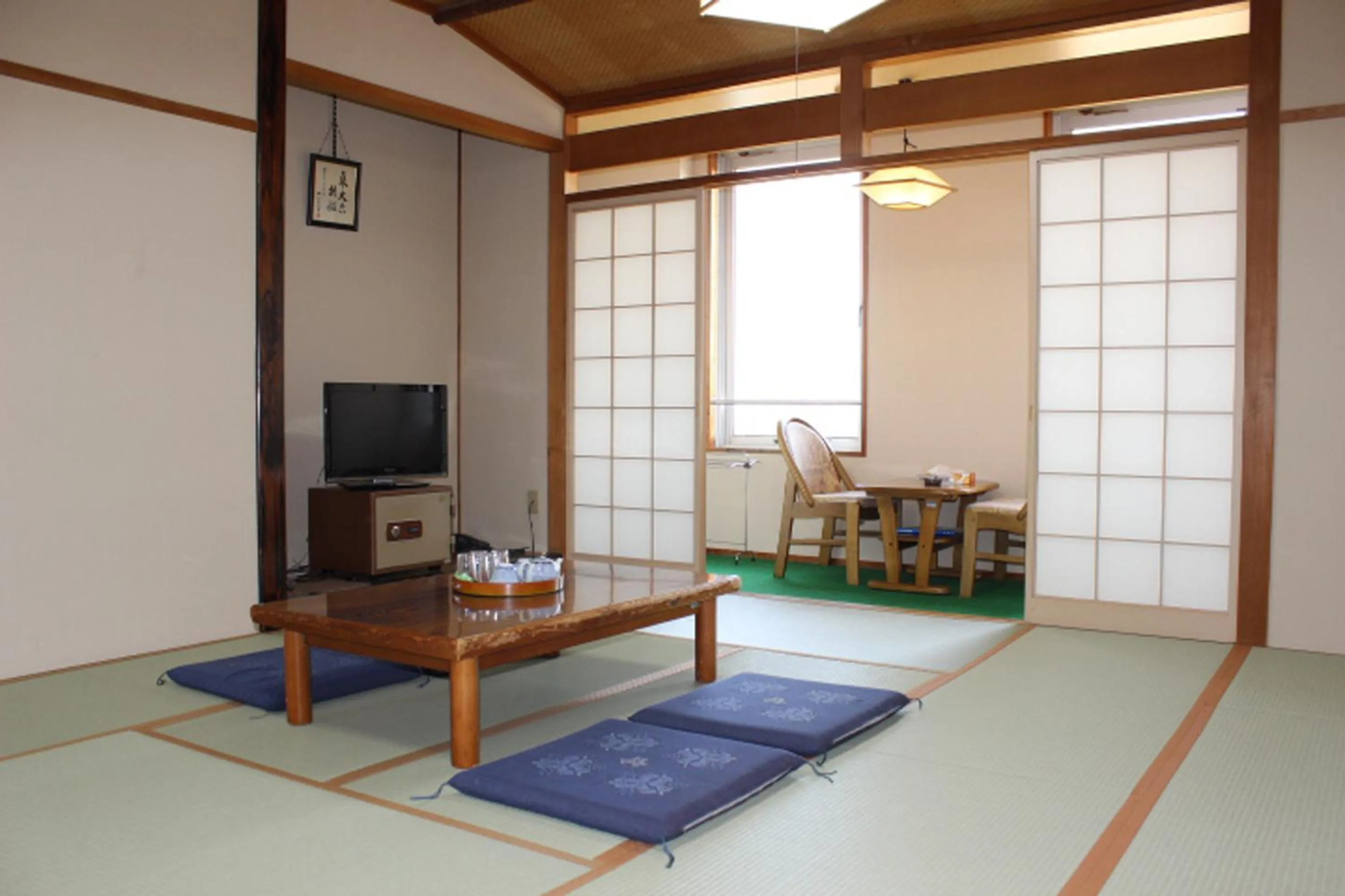 Photo of the whole room in Oyabe City Cycling Terminal