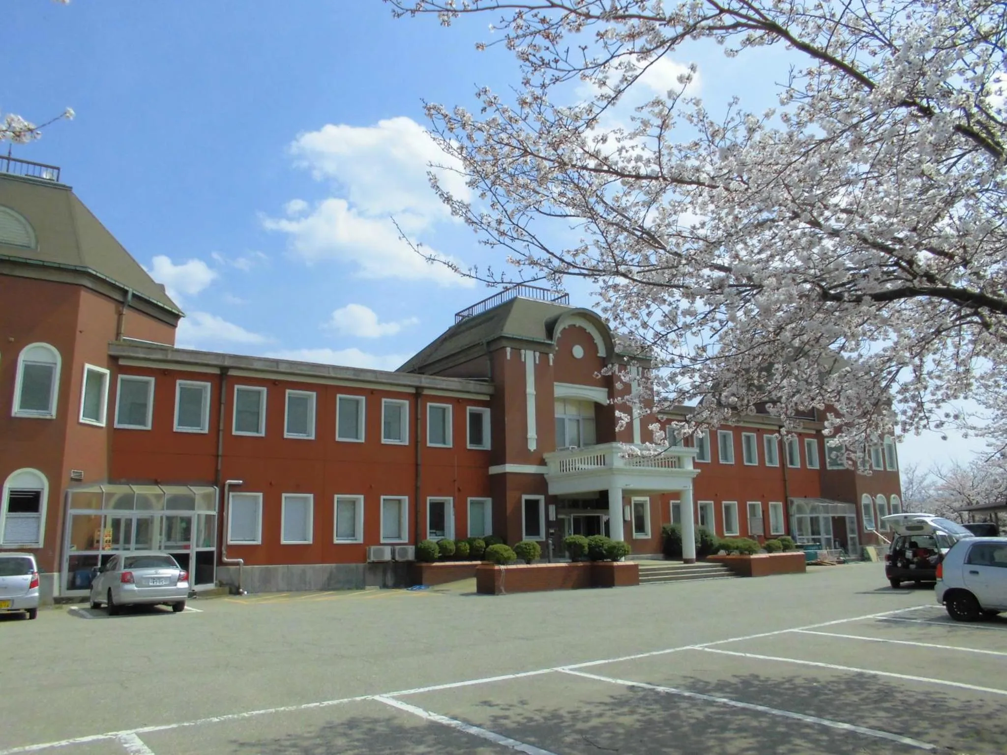 Spring in Oyabe City Cycling Terminal