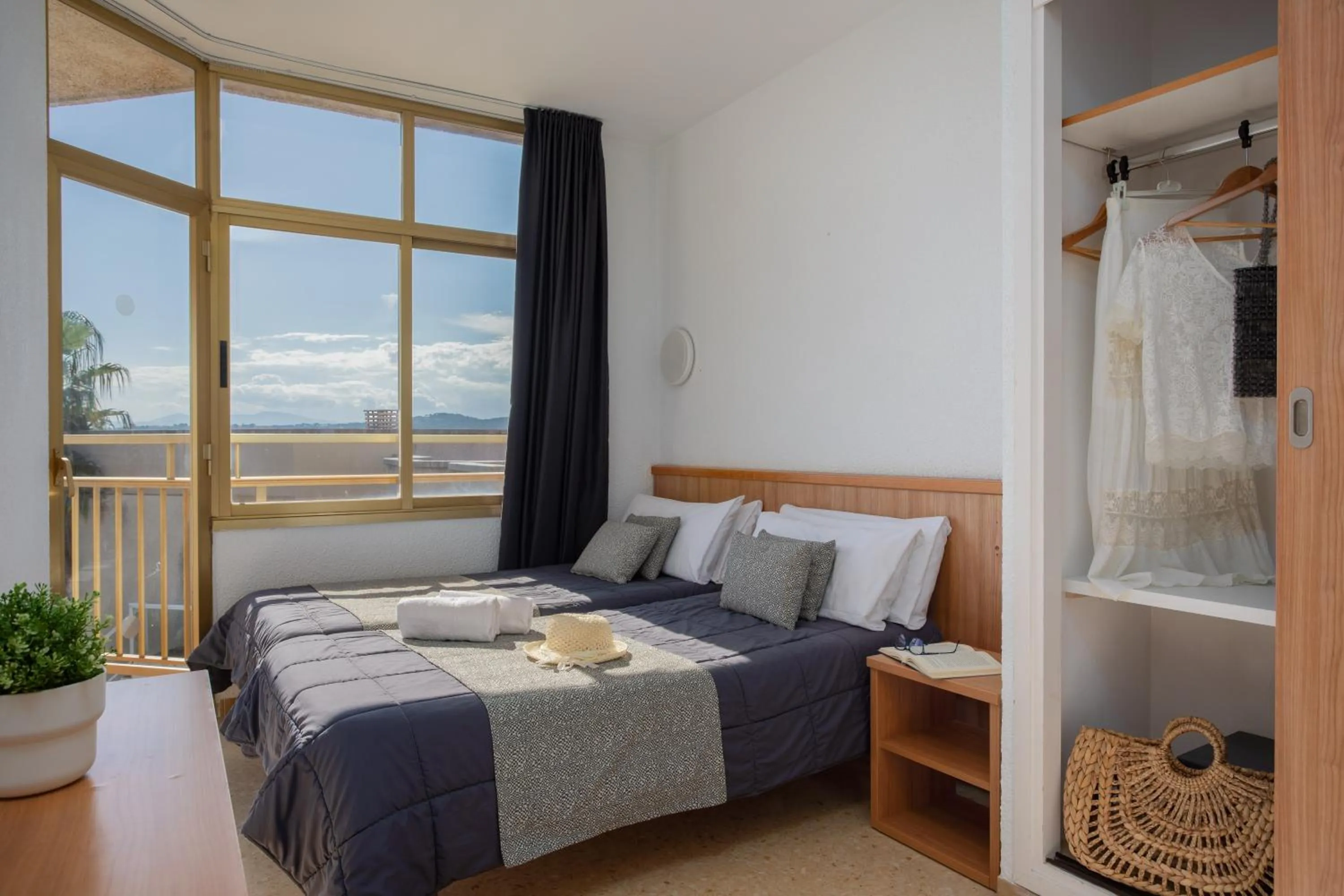 Bedroom, Bed in AR Bolero park