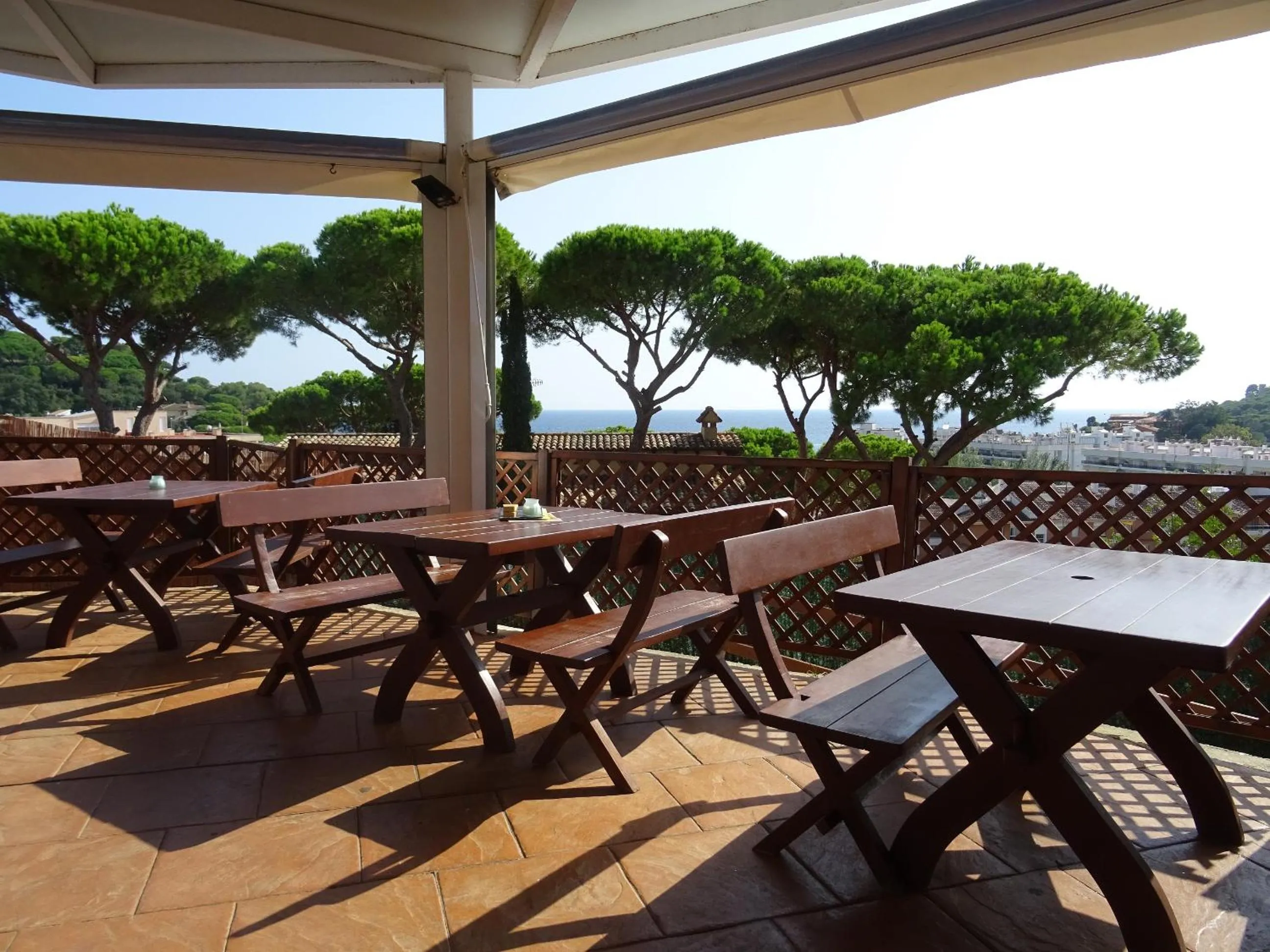 Restaurant/places to eat in AR Bolero park