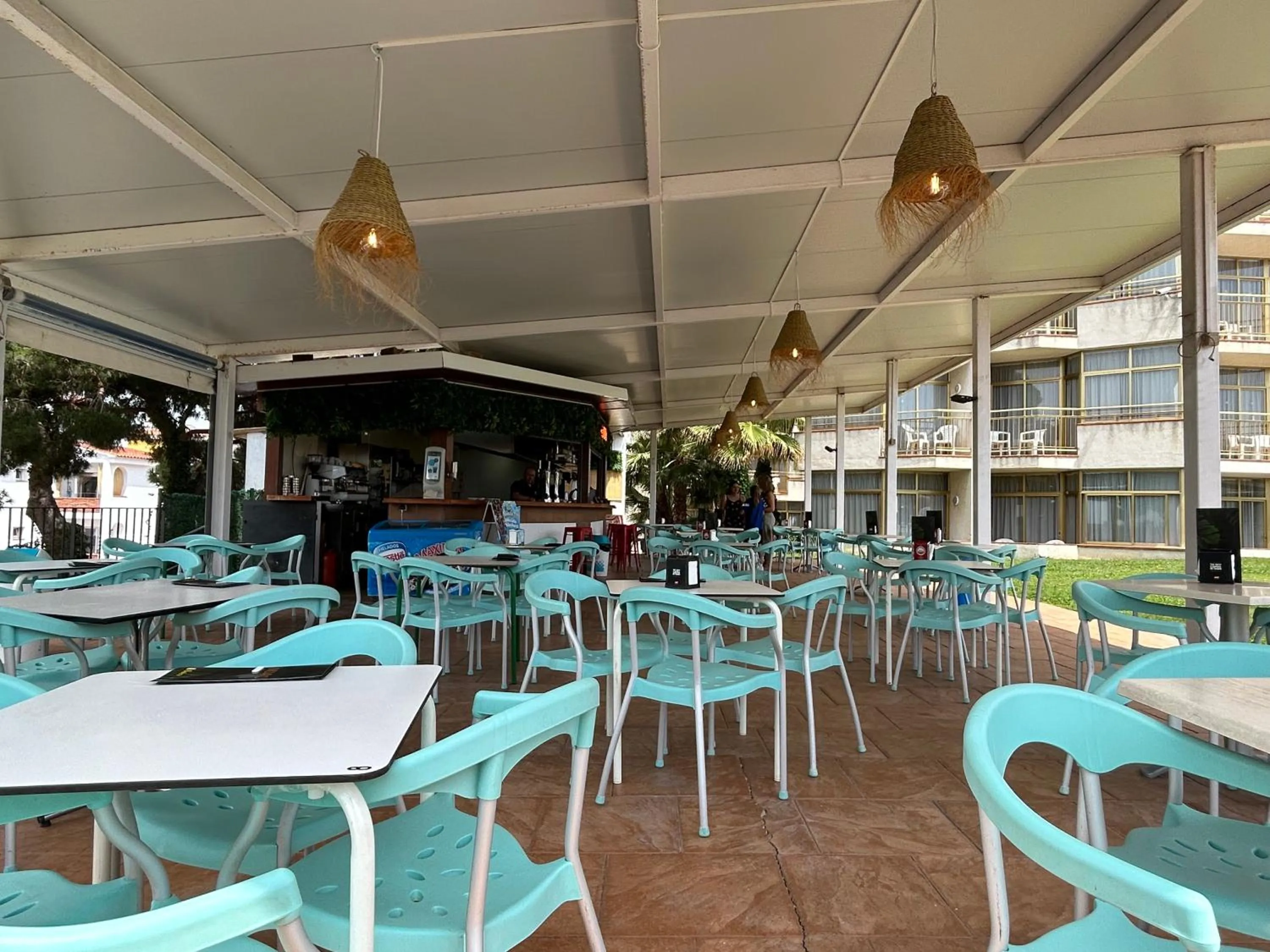 Restaurant/places to eat in AR Bolero park