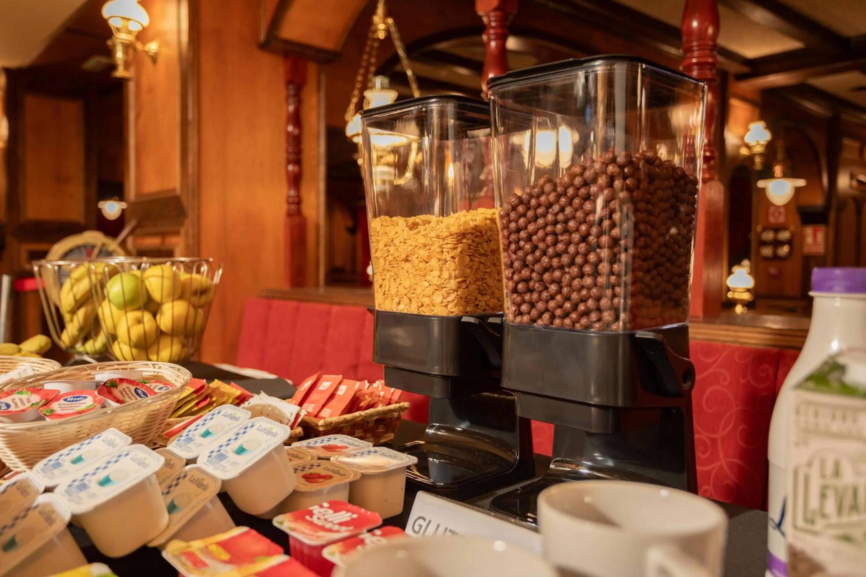 Buffet breakfast in AR Bolero park