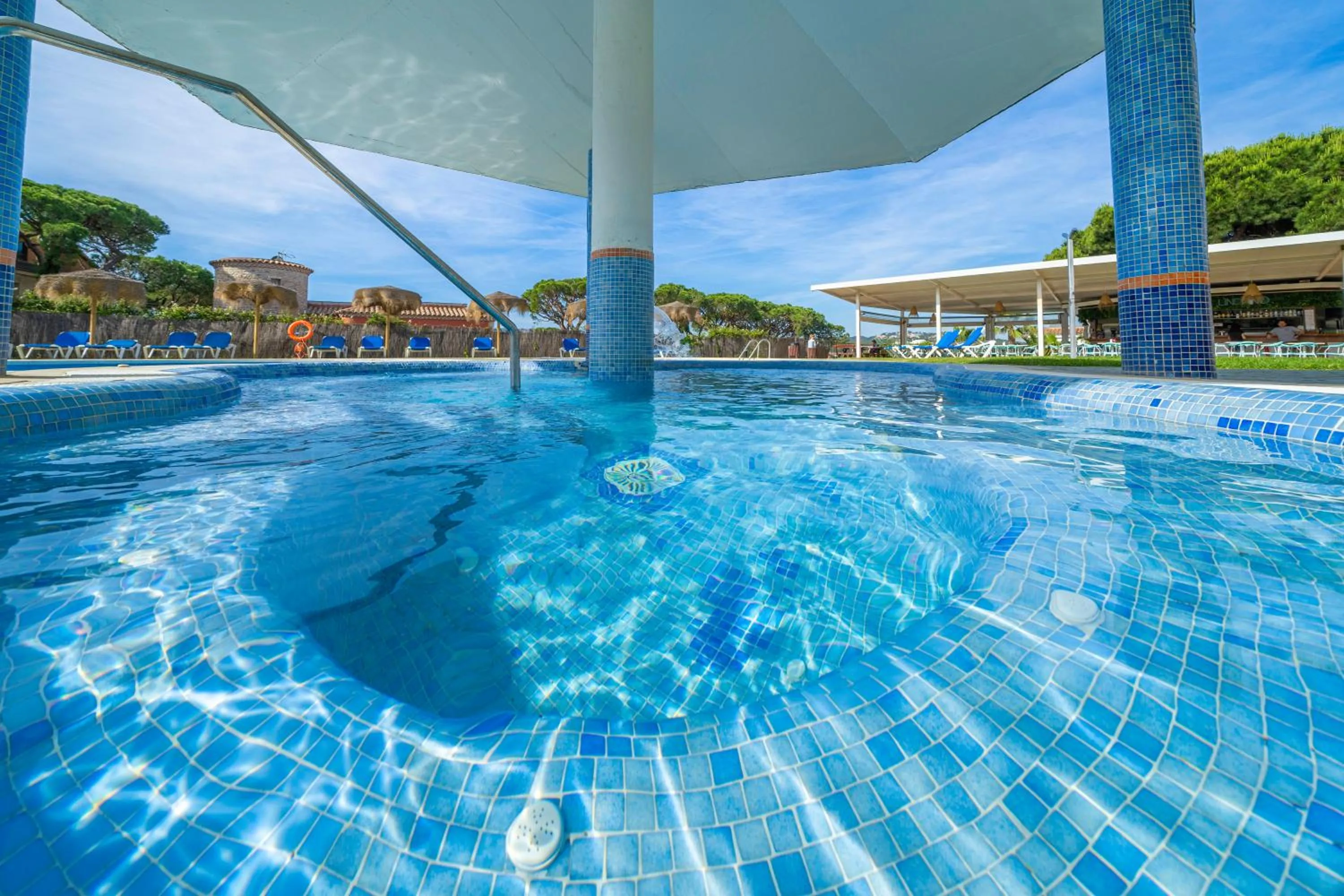 Swimming pool in AR Bolero park