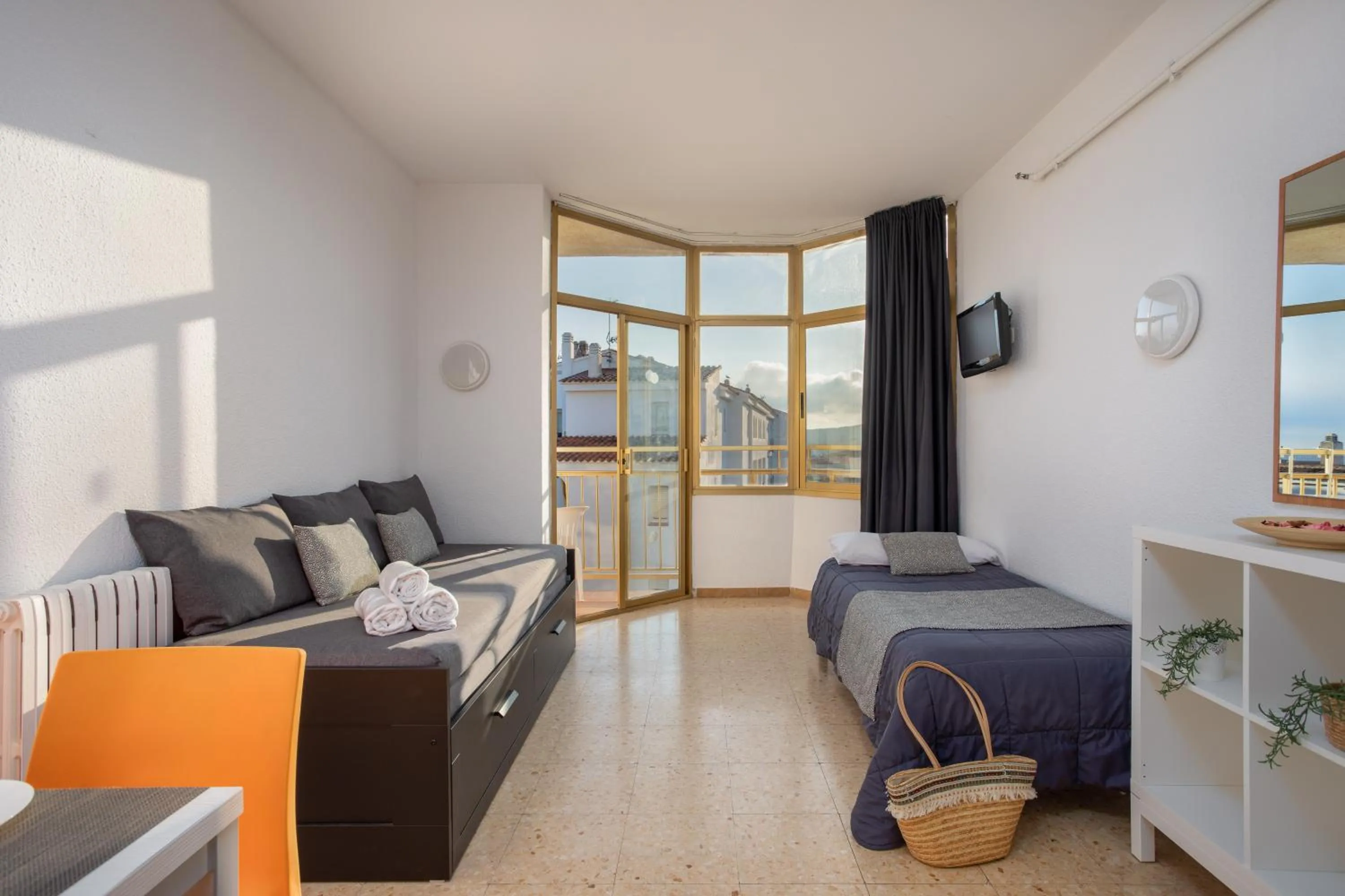 Living room, Bed in AR Bolero park