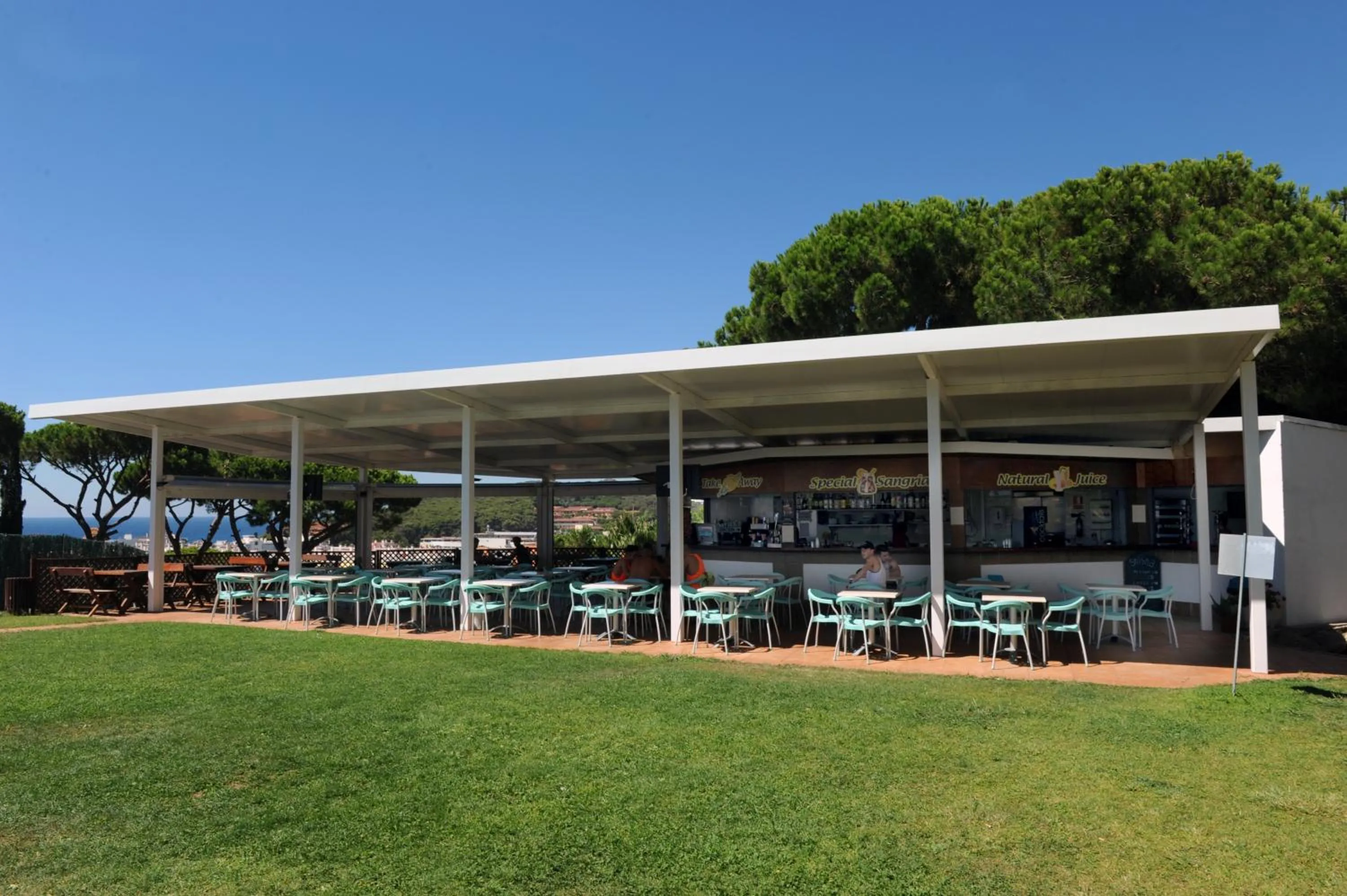 Restaurant/places to eat in AR Bolero park