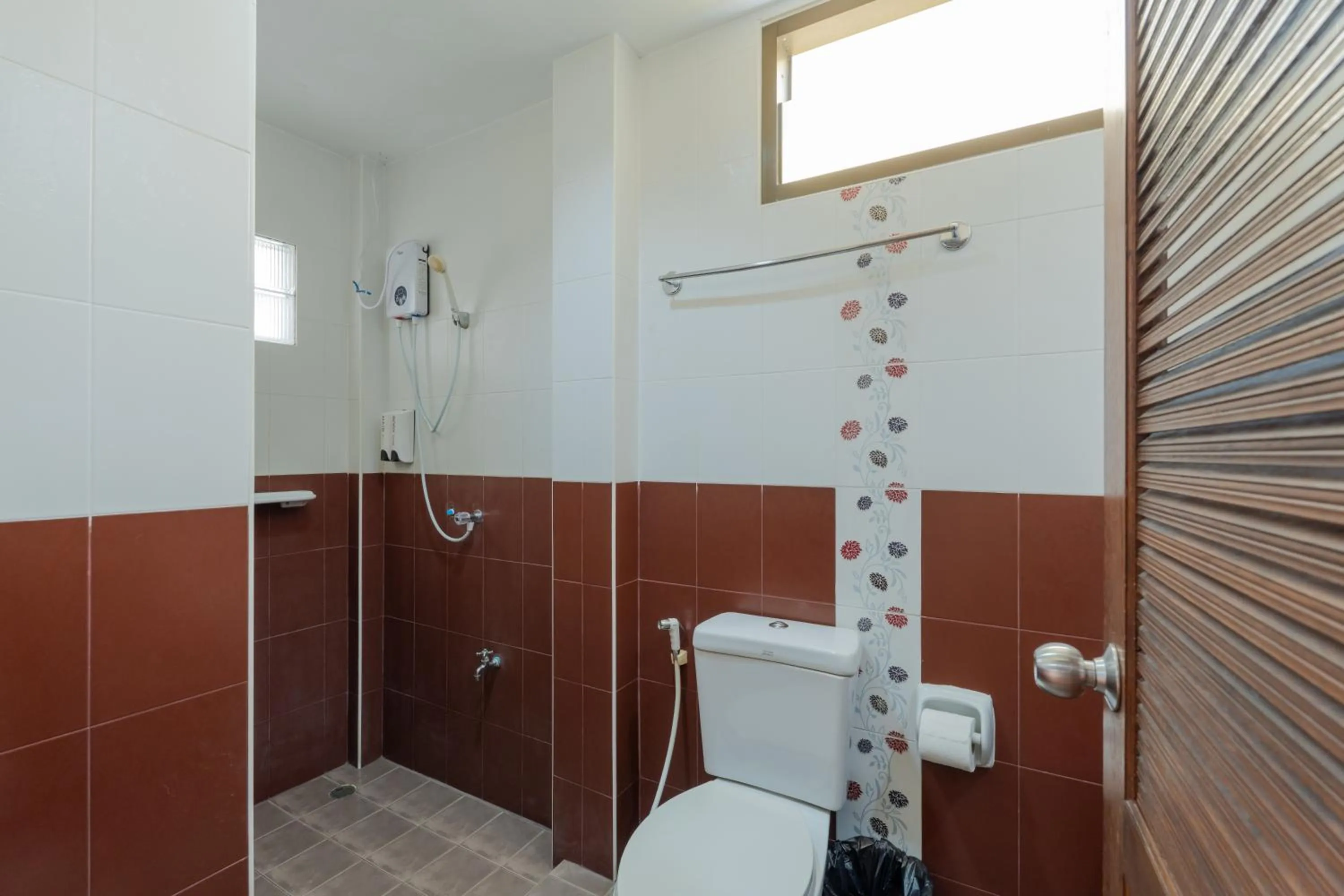 Shower in Amarin Hotel Patong