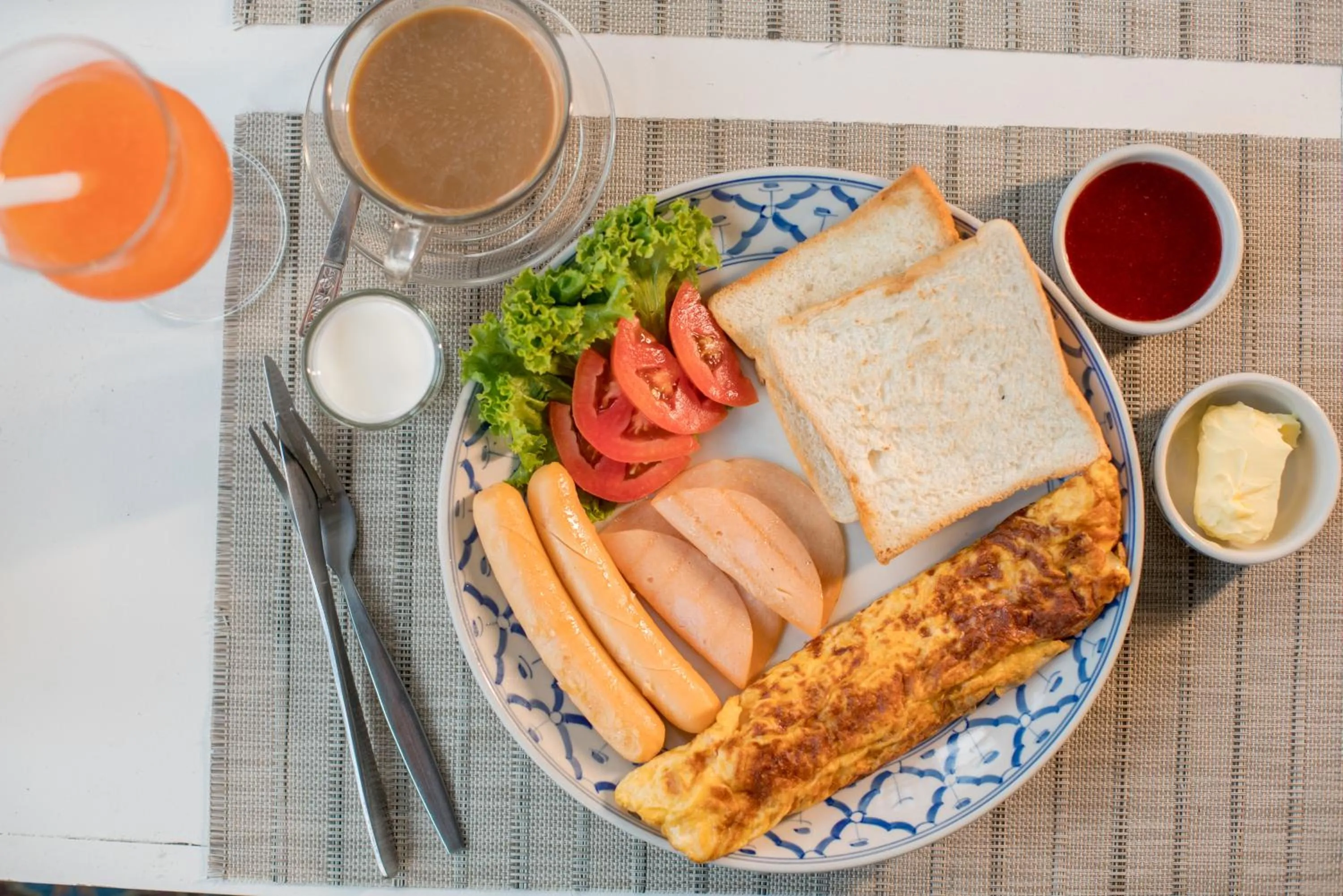 Food and drinks in Amarin Hotel Patong