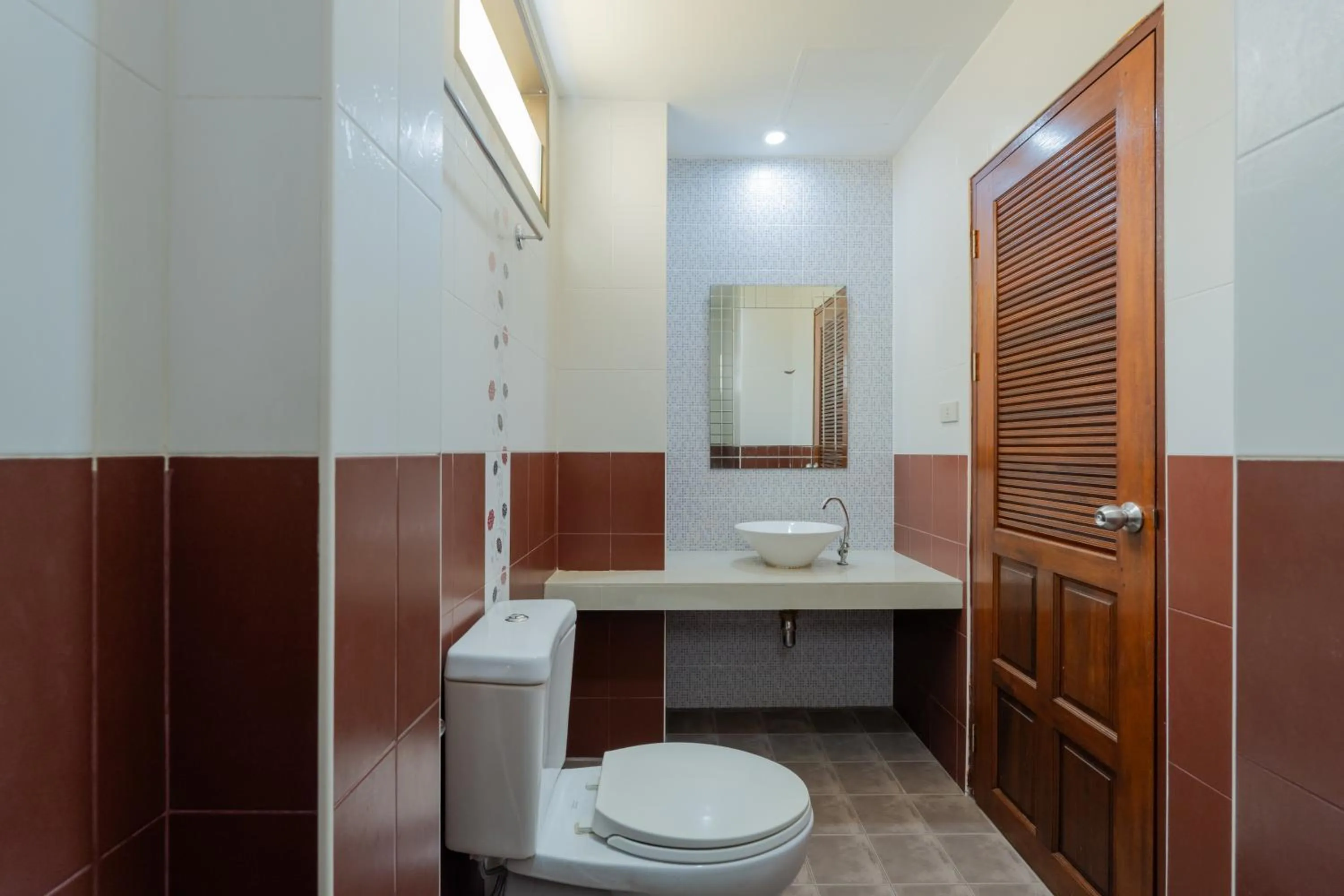 Toilet in Amarin Hotel Patong