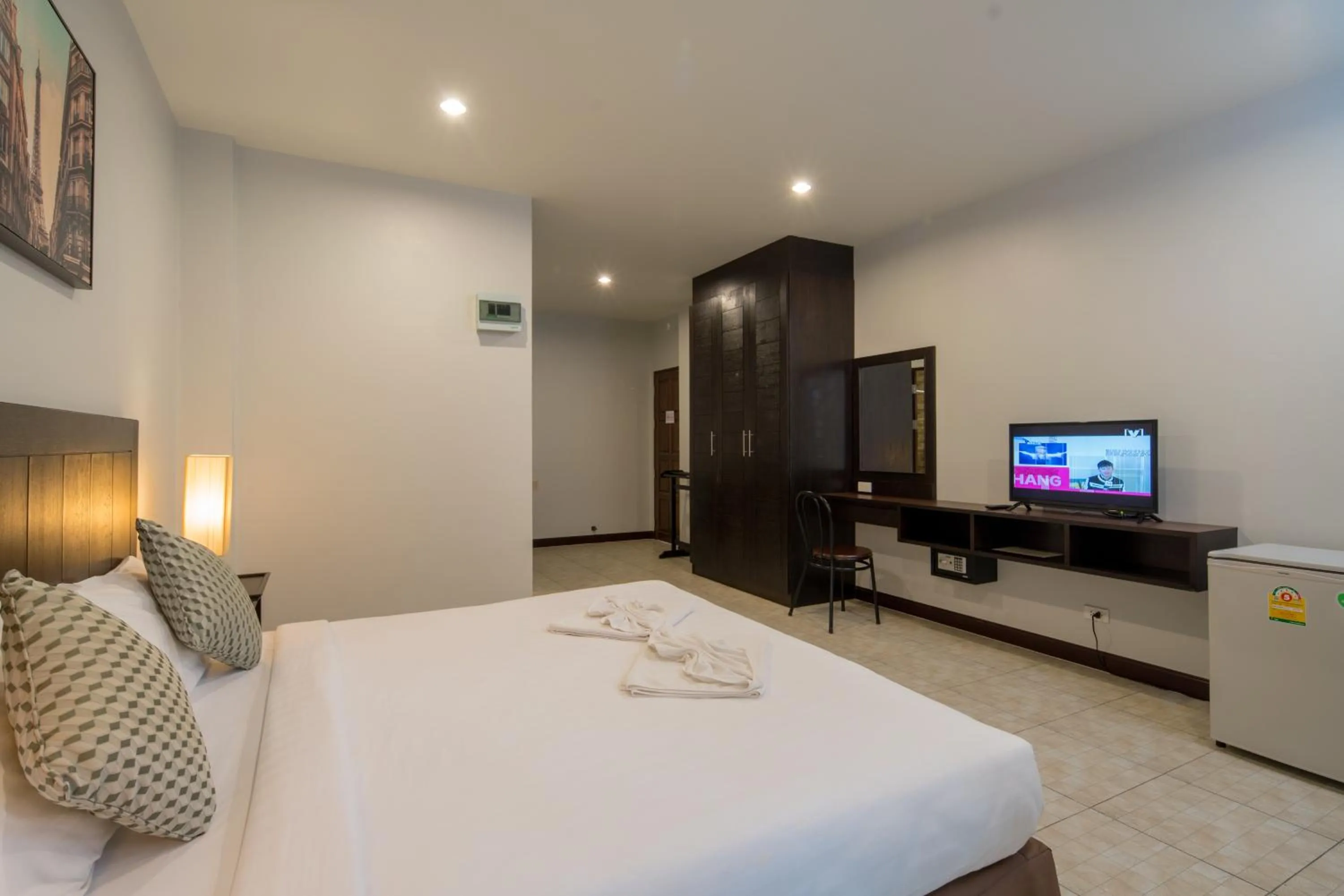 TV and multimedia, Bed in Amarin Hotel Patong